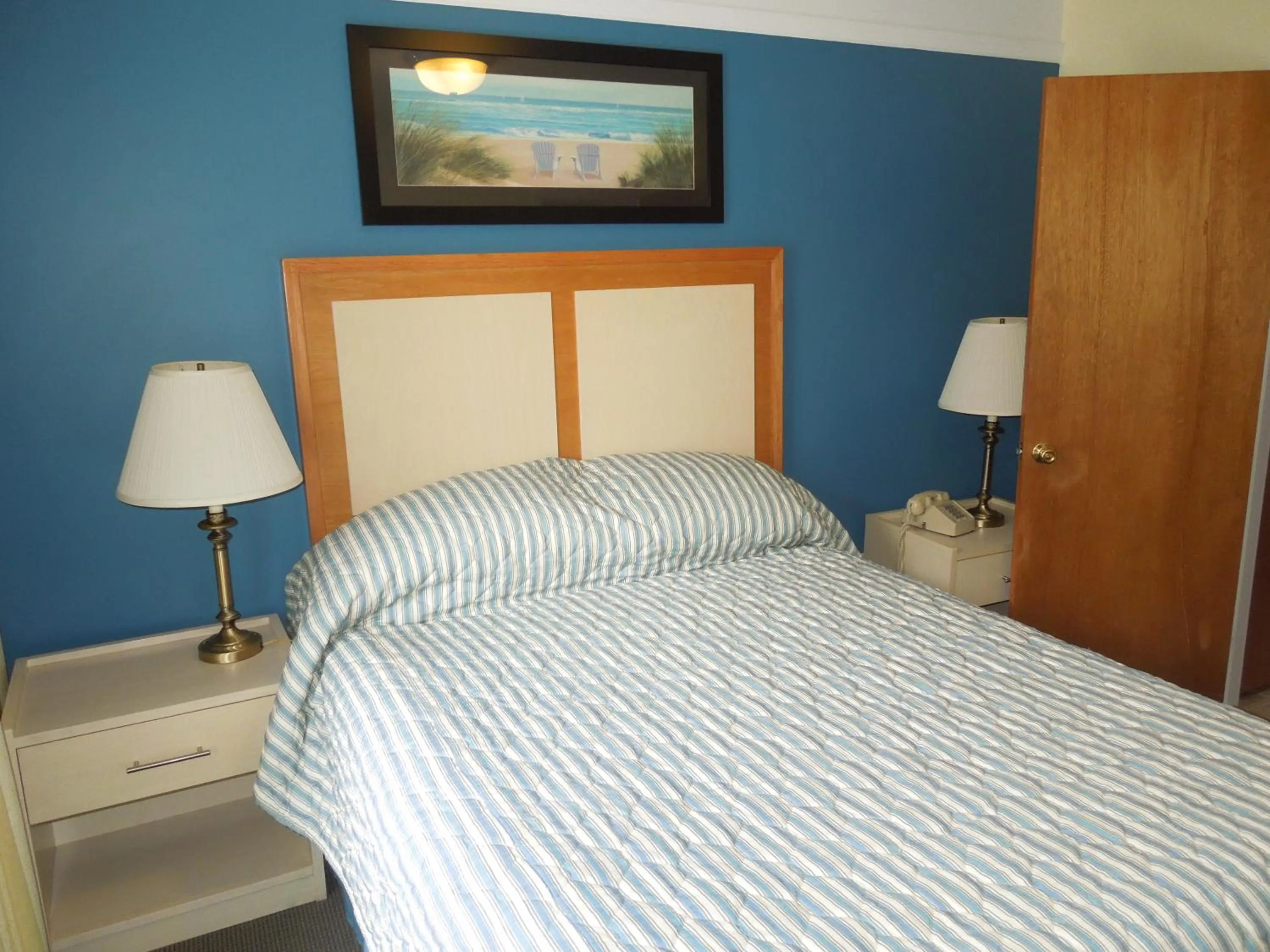 Bedroom, Bed in Townhouses & Captain's Quarters