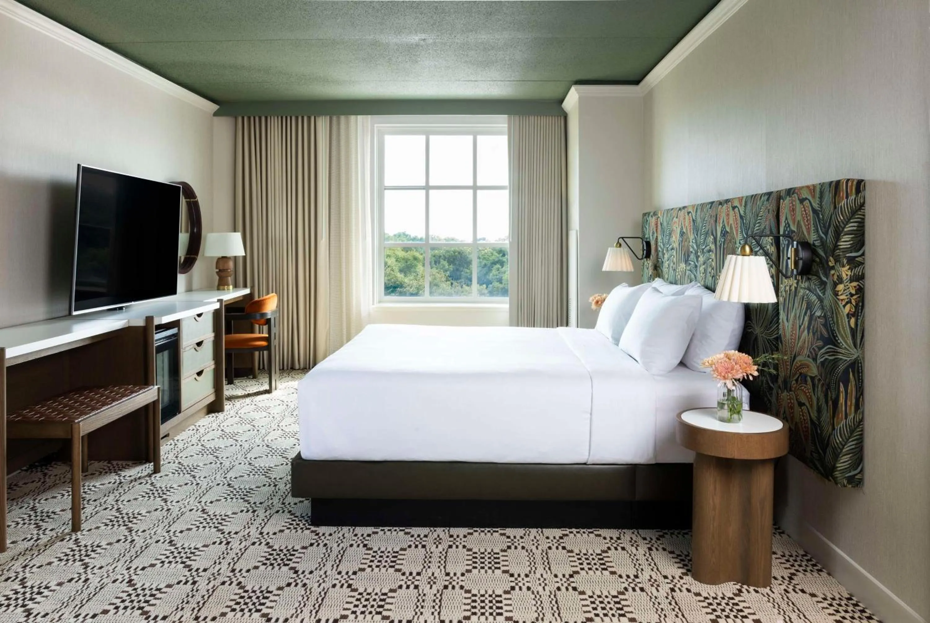 Photo of the whole room, Bed in Hyatt Regency Greenwich