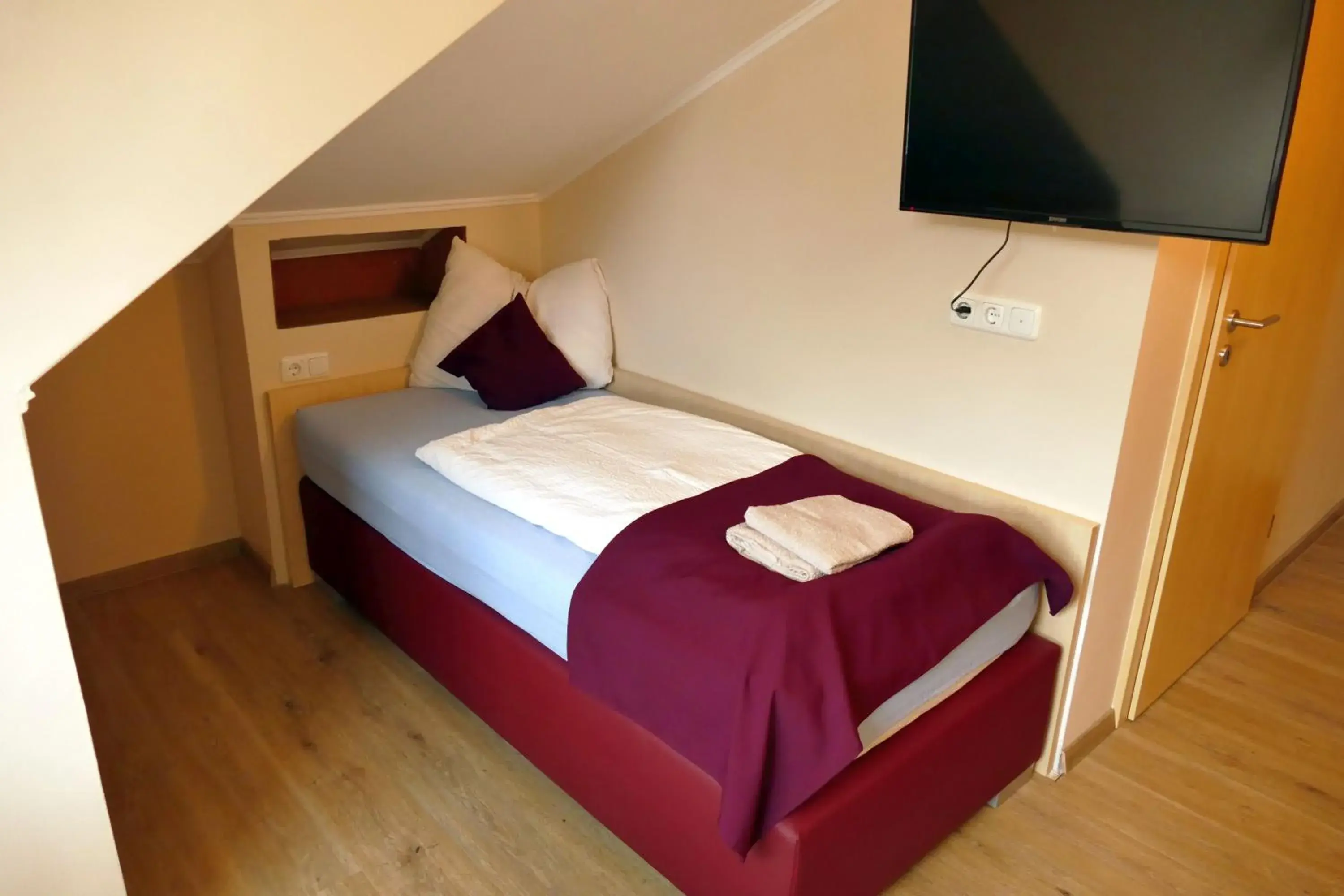 Budget Single Room - single occupancy in Seehotel Bad Kleinen Budget Single Room - single occupancy in Seehotel Bad Kleinen