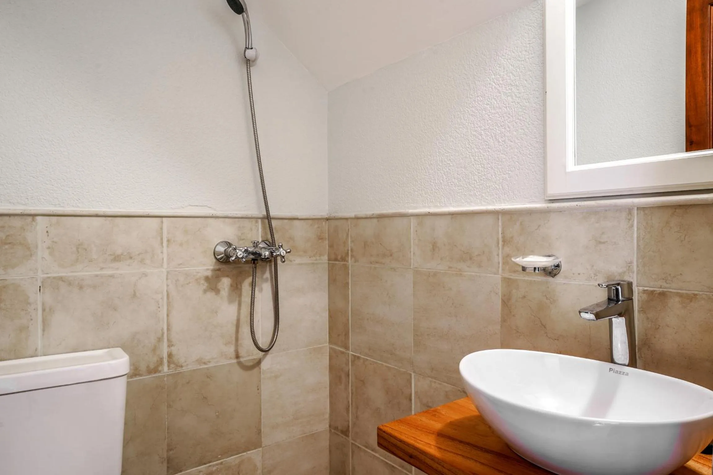 Valeria House Rental Suites