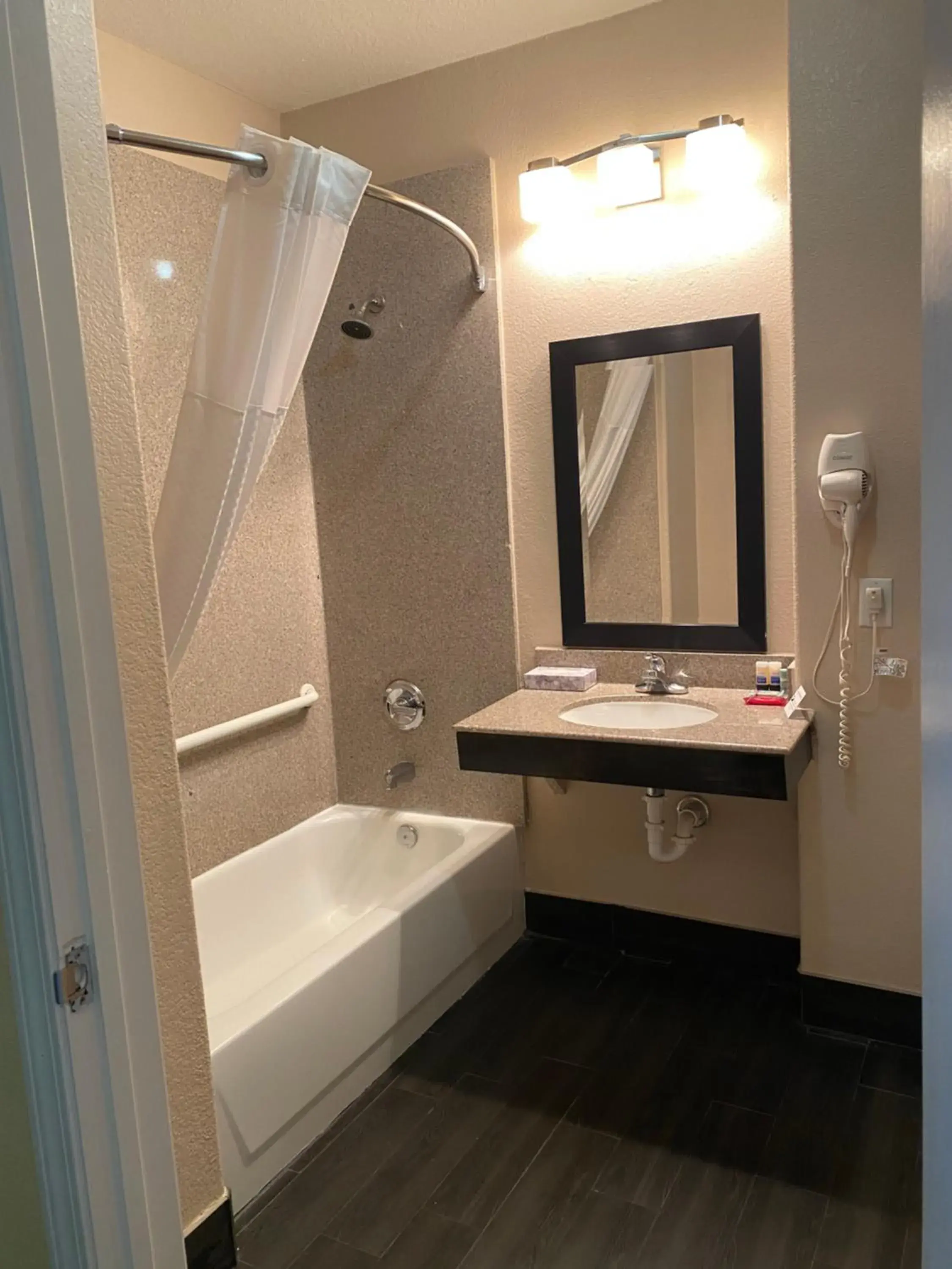 King Room - Disability Access in Galveston Beach Hotel King Room - Disability Access in Galveston Beach Hotel