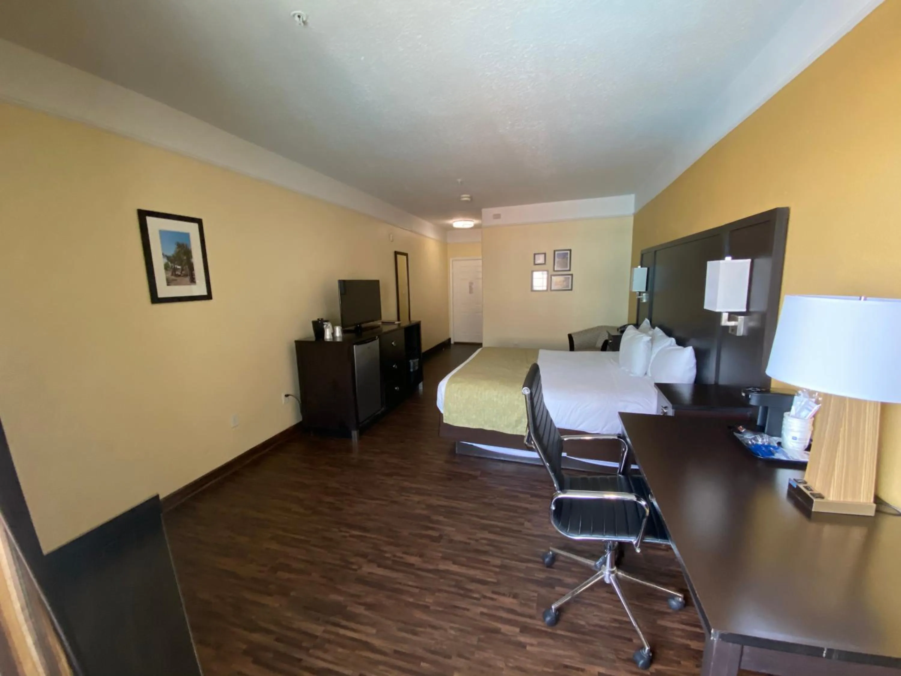 Photo of the whole room in Galveston Beach Hotel