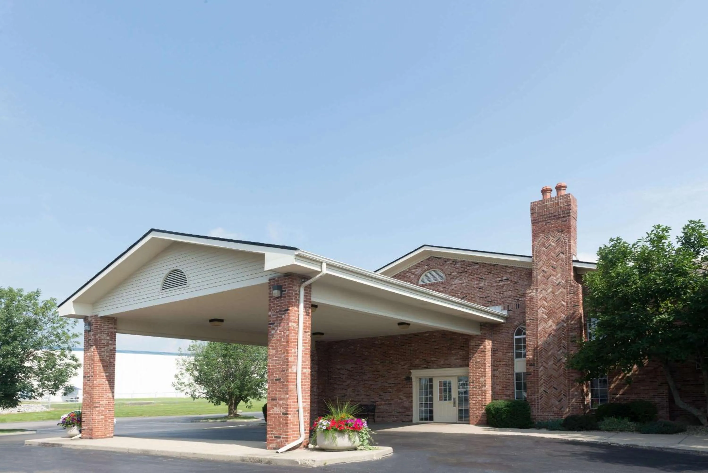 Property building in Super 8 by Wyndham Greenfield