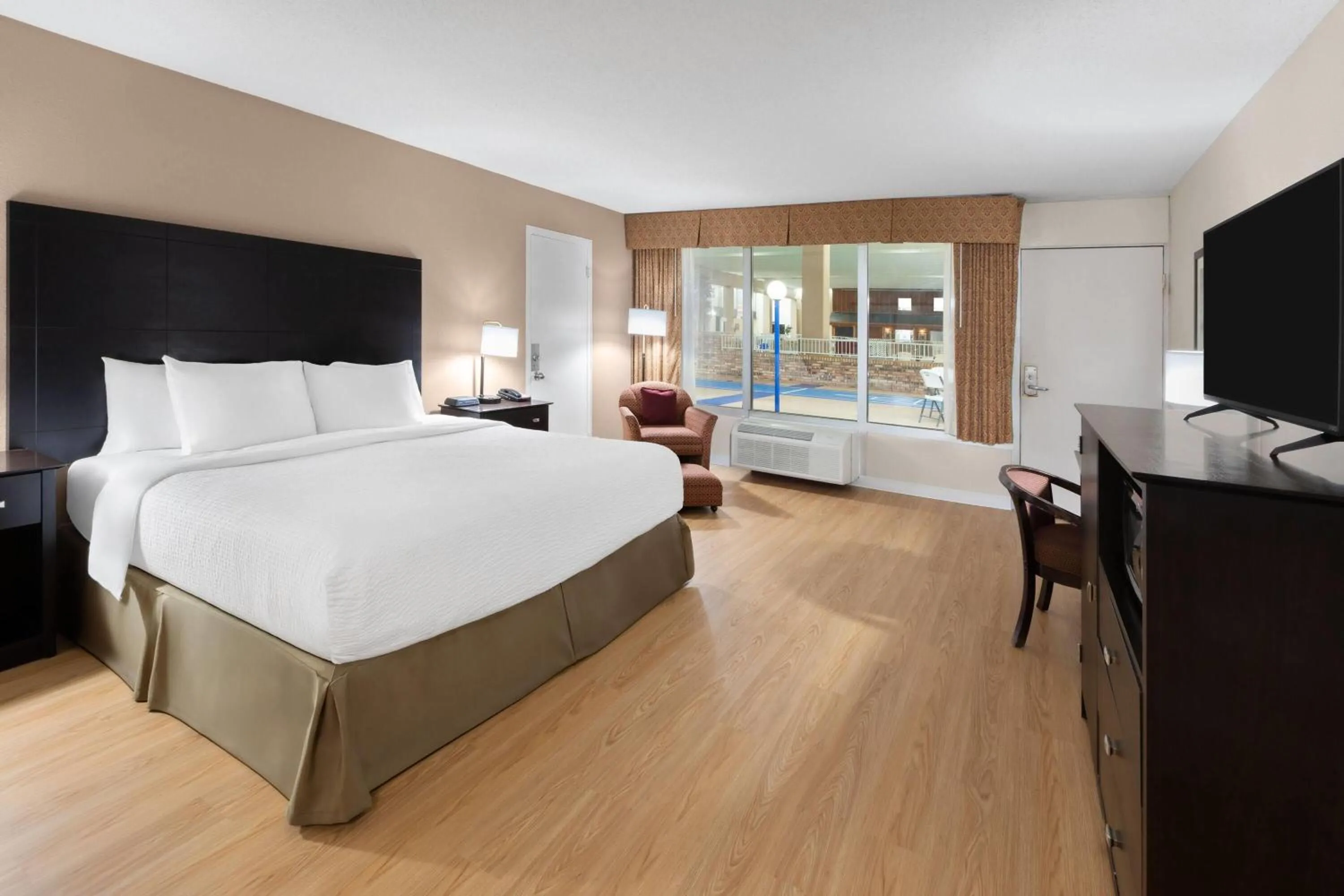 Photo of the whole room, Bed in Ramada by Wyndham Grayling Hotel & Conference Center