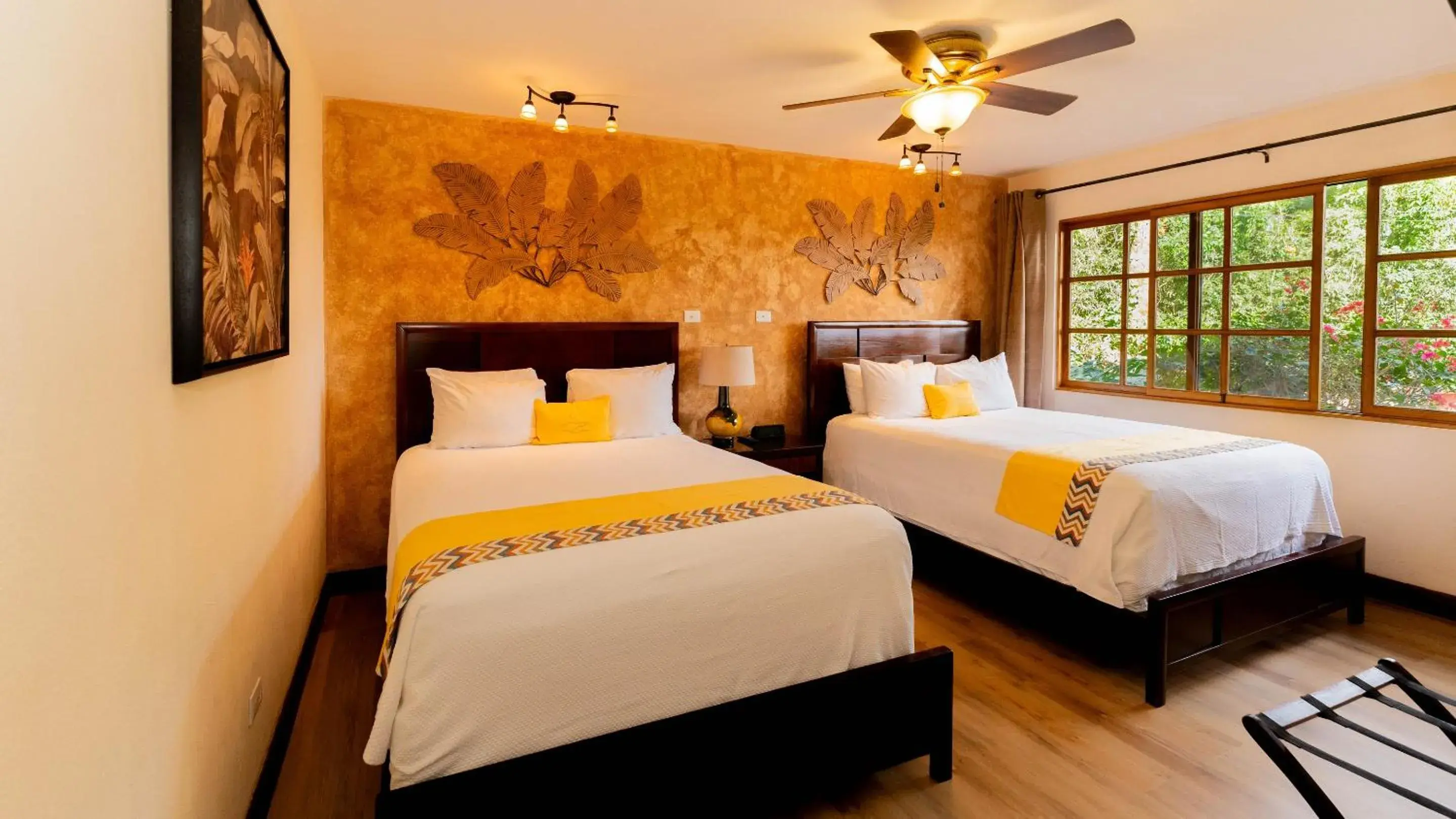 Deluxe Queen Room with Two Queen Beds in Buena Vista Chic Hotel Deluxe Queen Room with Two Queen Beds in Buena Vista Chic Hotel