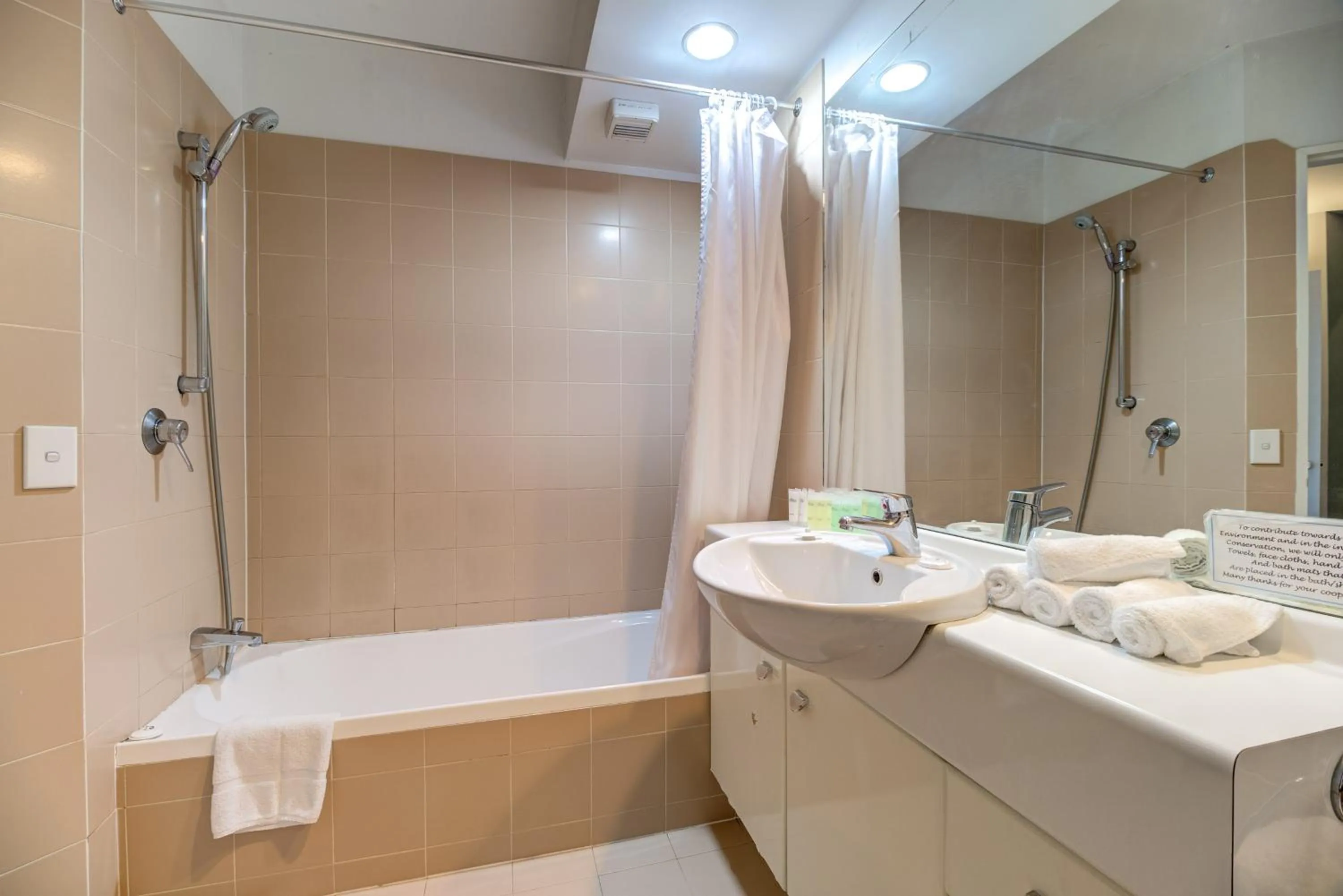 Shower in Lakefront Apartments,18 LAKE ESPLANADE ROAD