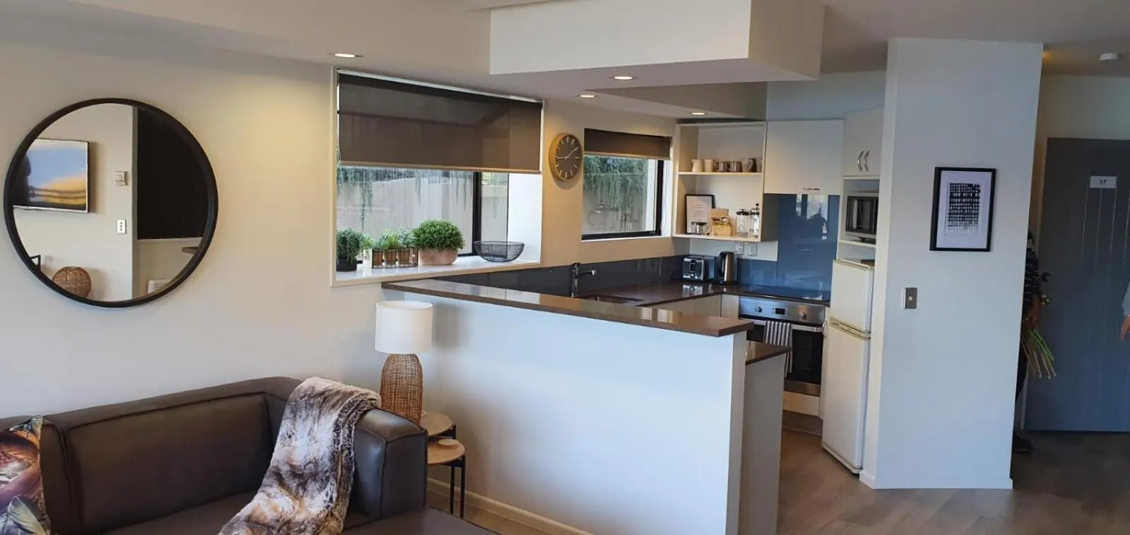 Kitchen or kitchenette in Lakefront Apartments,18 LAKE ESPLANADE ROAD