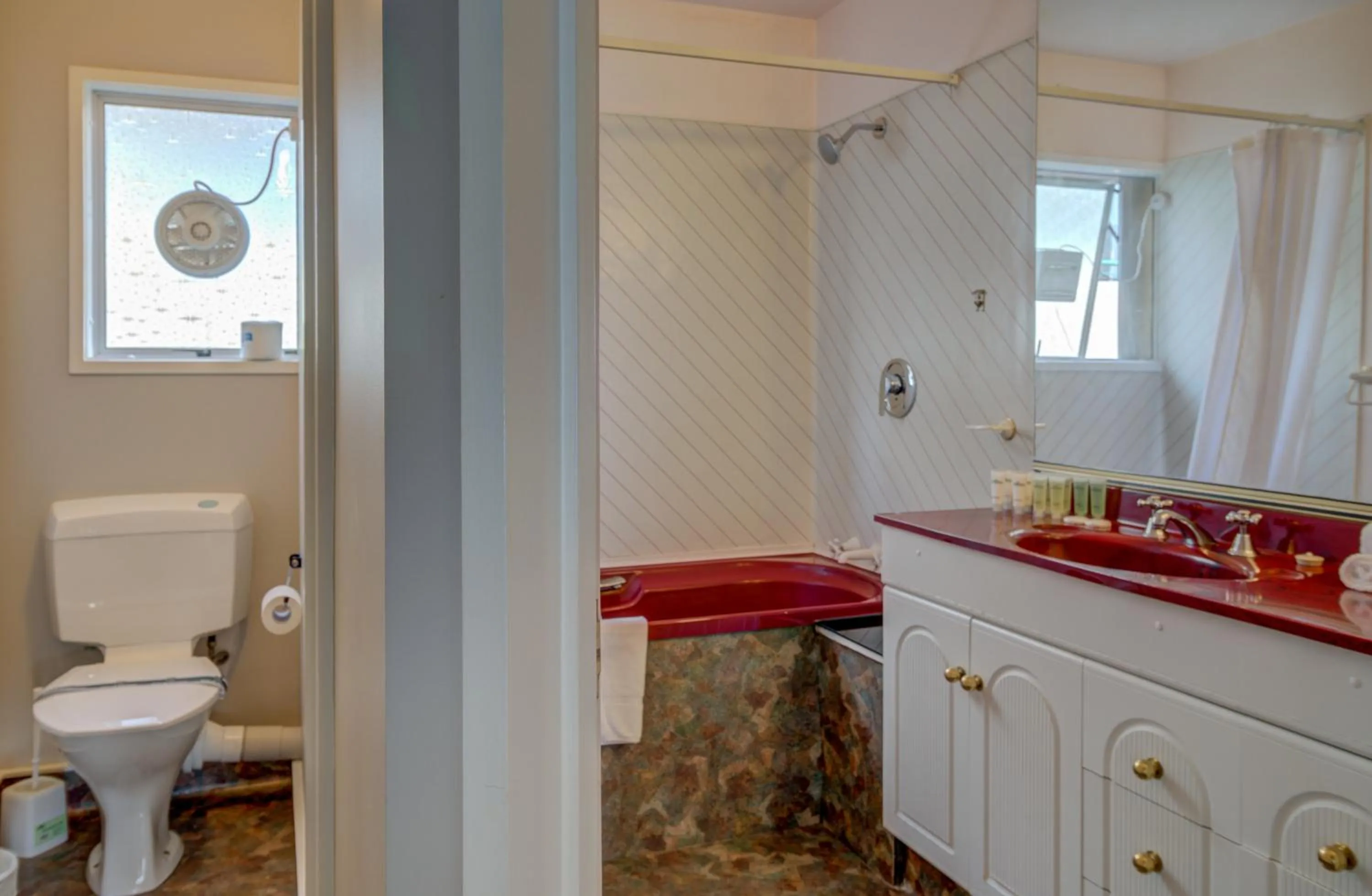 Toilet in Lakefront Apartments,18 LAKE ESPLANADE ROAD