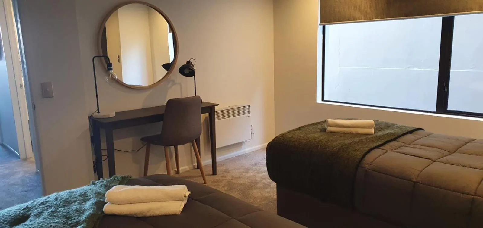 Bedroom, Bed in Lakefront Apartments,18 LAKE ESPLANADE ROAD