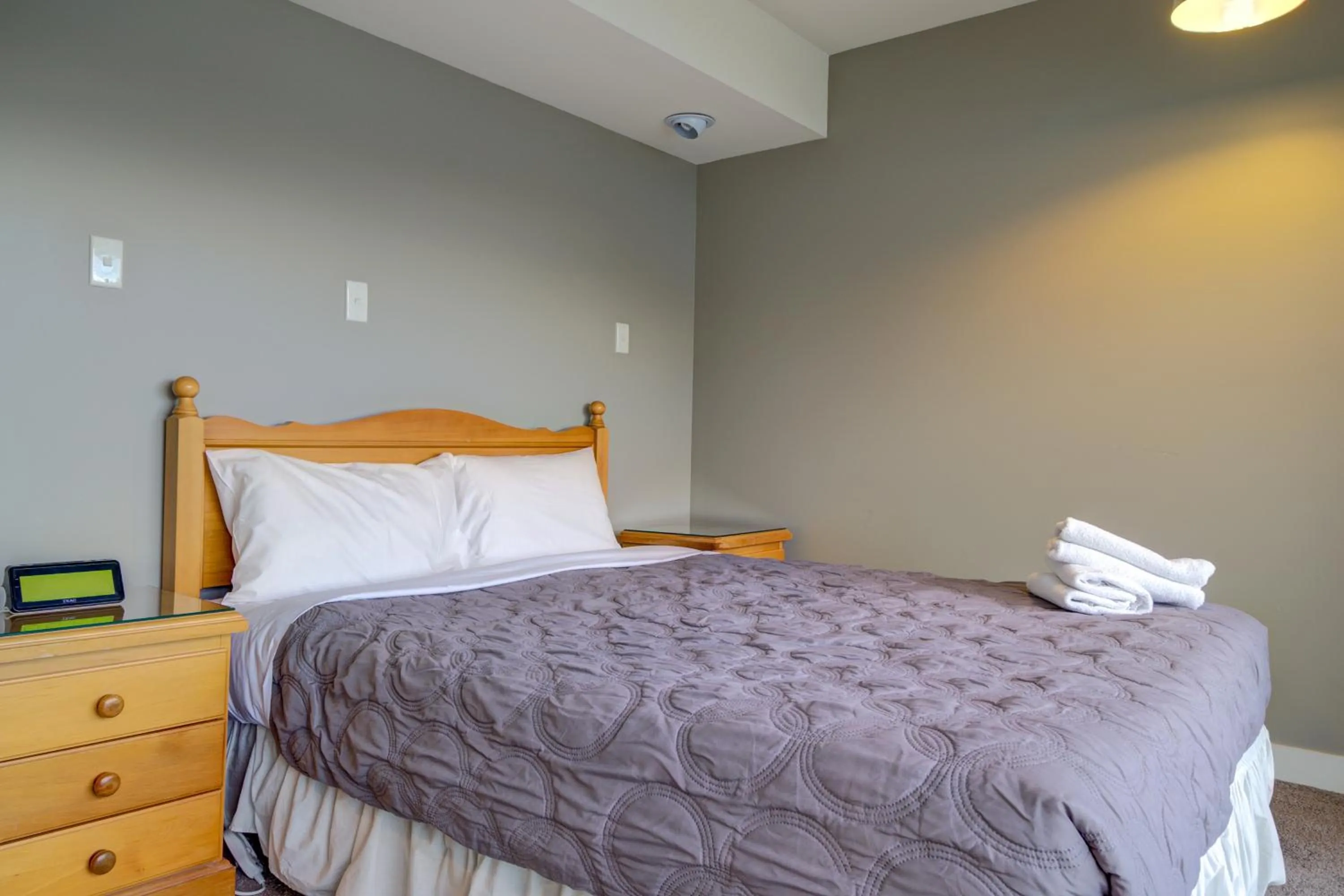 Bed in Lakefront Apartments,18 LAKE ESPLANADE ROAD