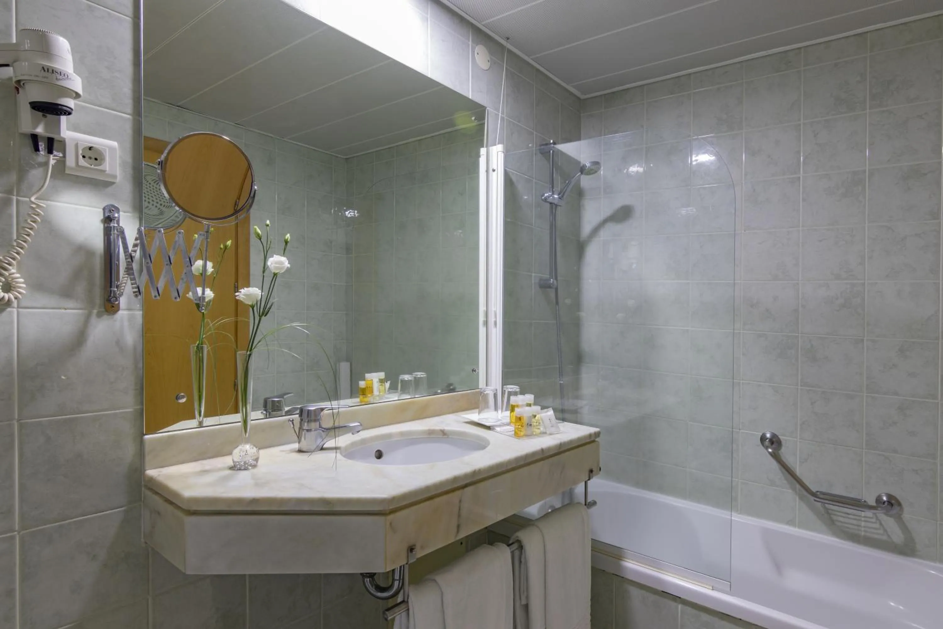 Toilet in Luna Esperanca Centro Hotel