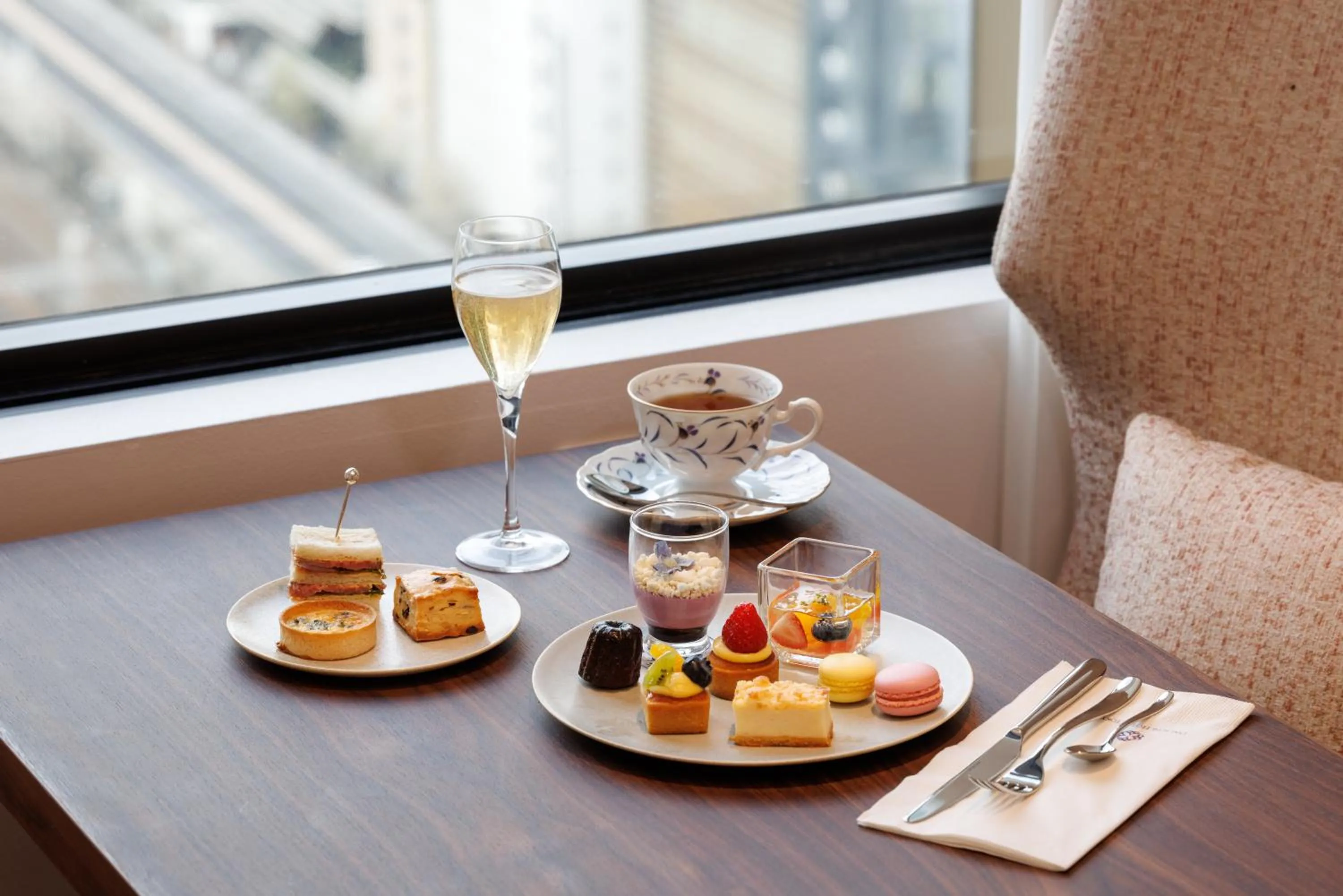 Lounge or bar in Dai-ichi Hotel Tokyo