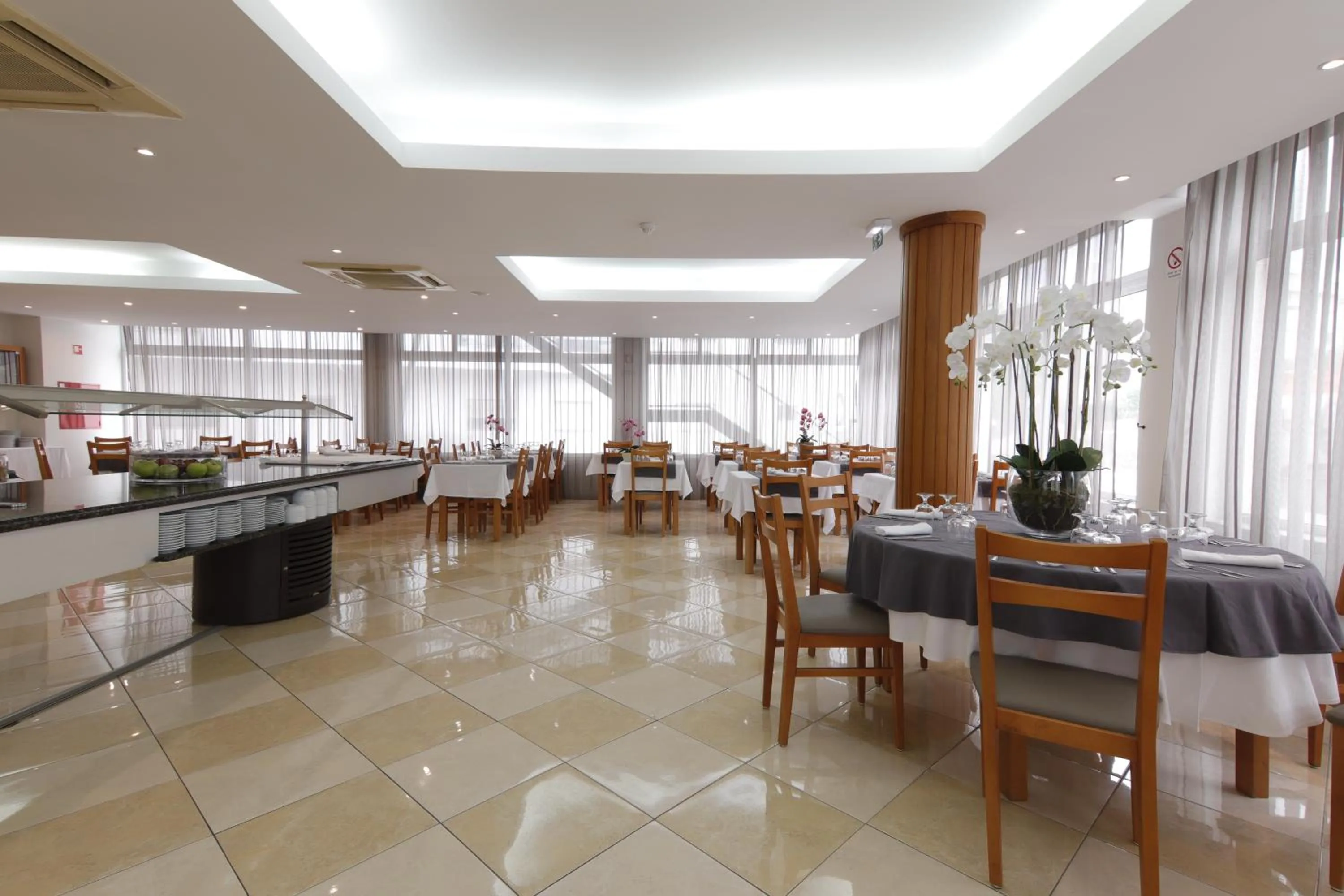 Restaurant/Places to Eat in Luna Fatima Hotel