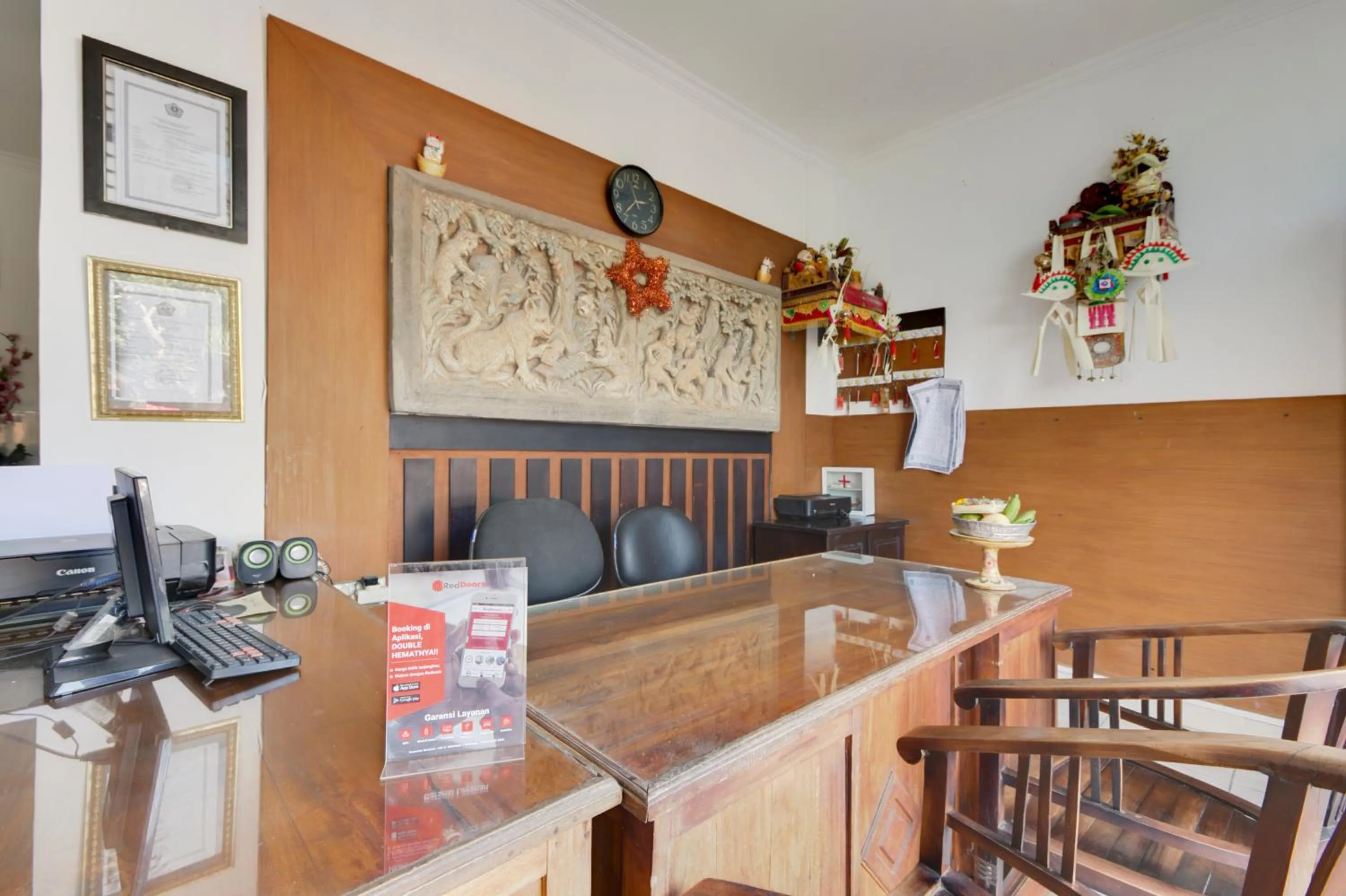 Facade/entrance in RedDoorz near Stadion Kompyang Sujana Bali