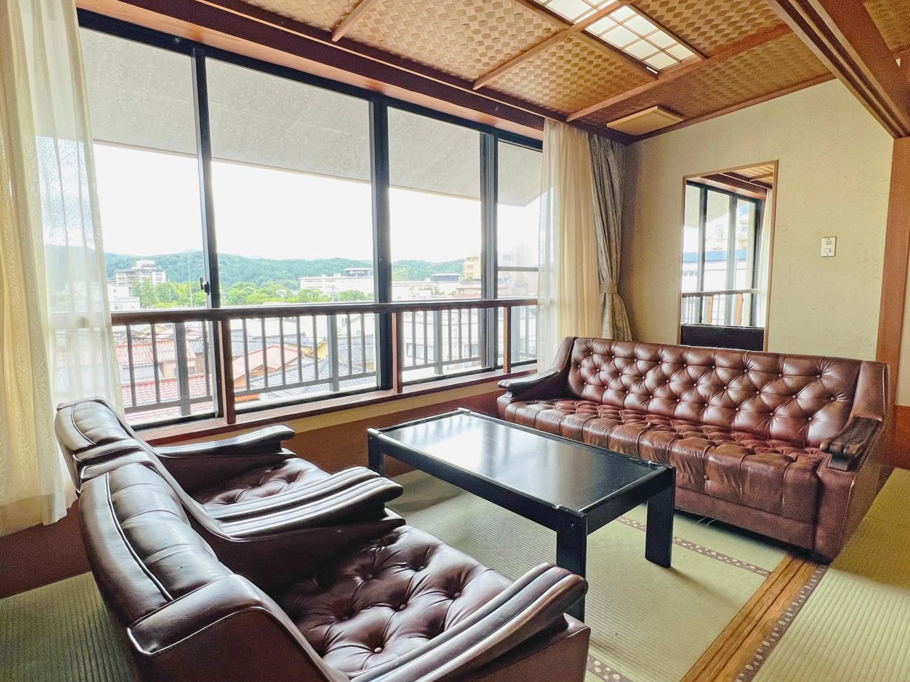 Photo of the whole room in Houshoutei