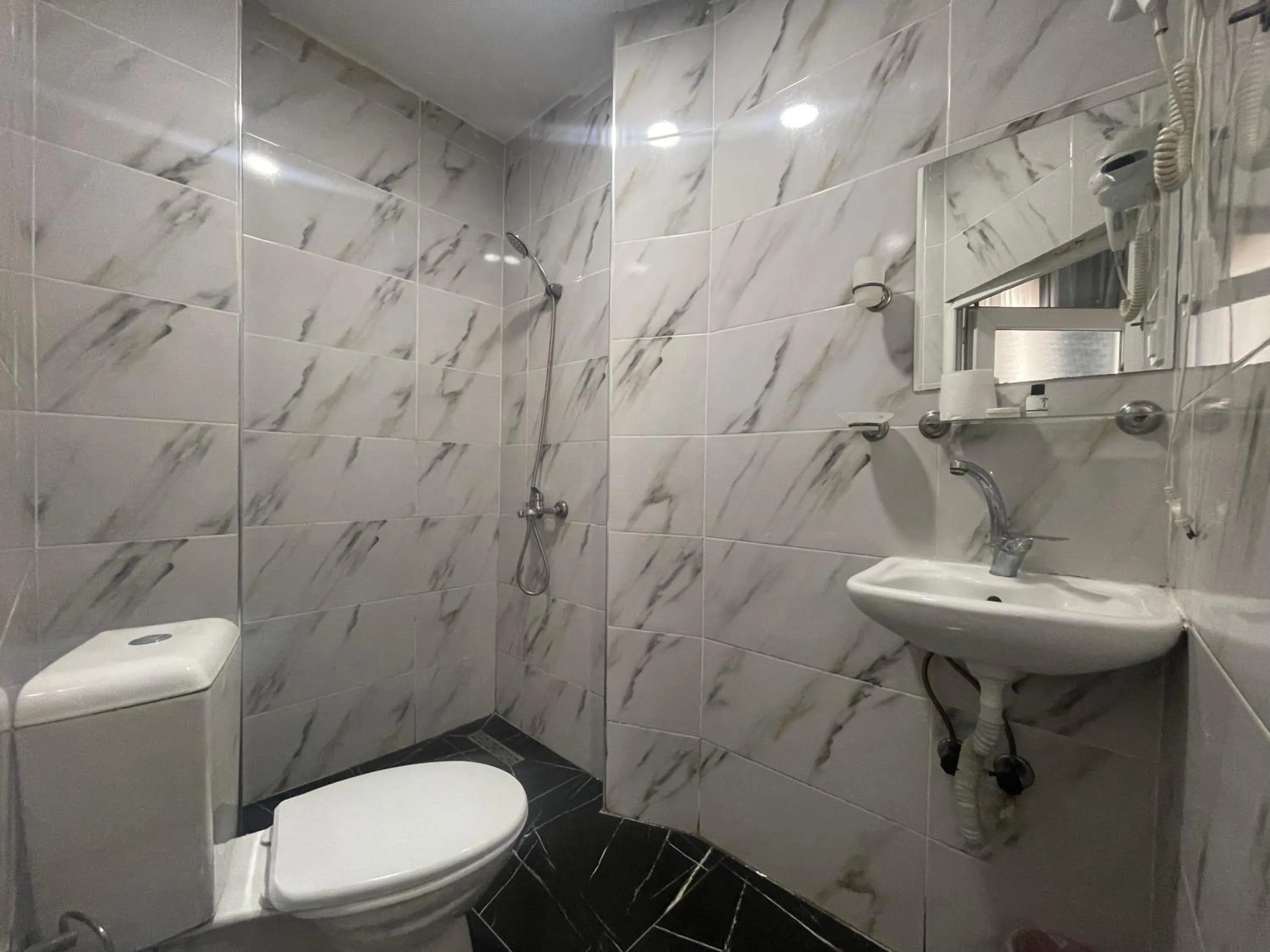 Shower in Hotel Yasmin