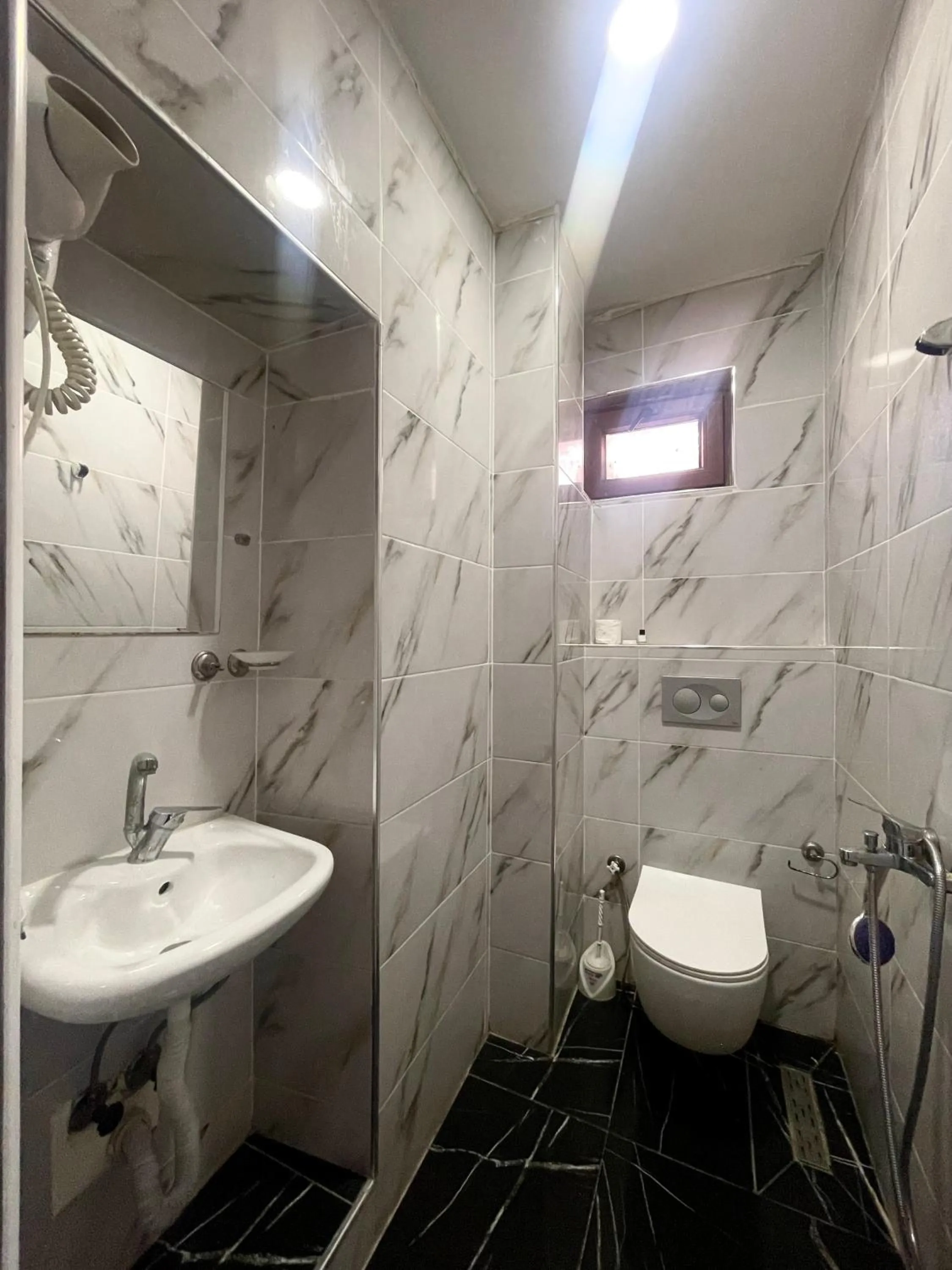 Shower in Hotel Yasmin