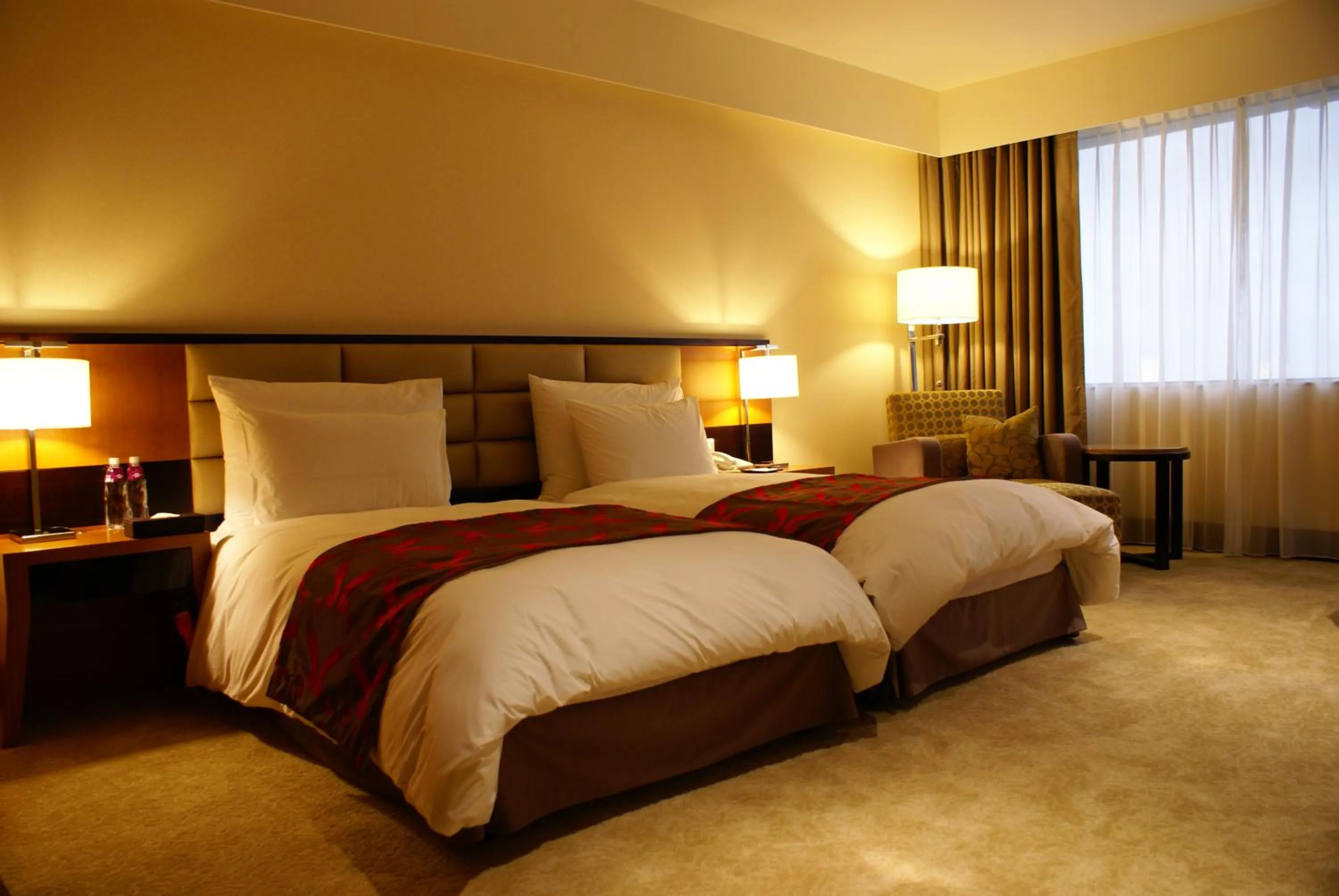 Bed in Monarch Skyline Hotel-Near Taimall