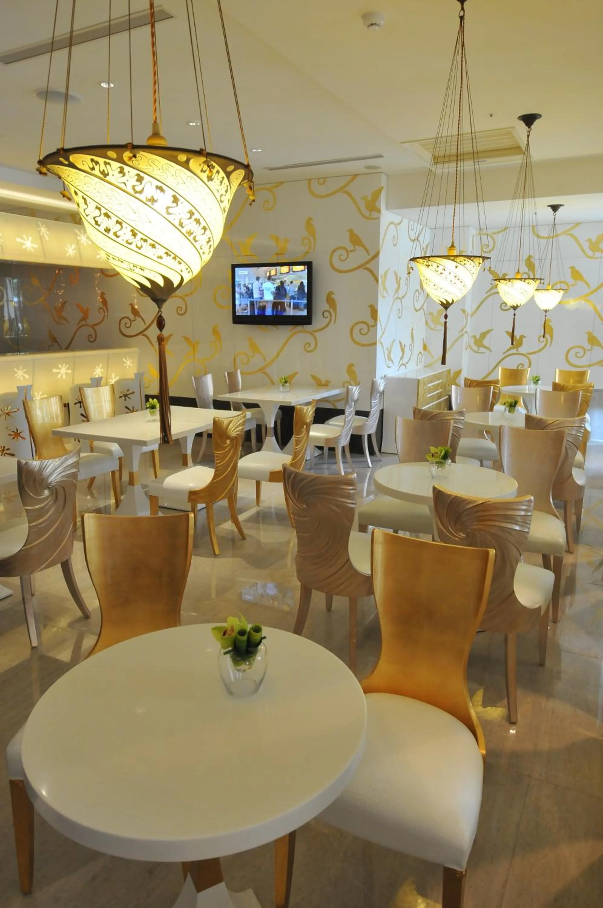 Restaurant/places to eat in Monarch Skyline Hotel-Near Taimall