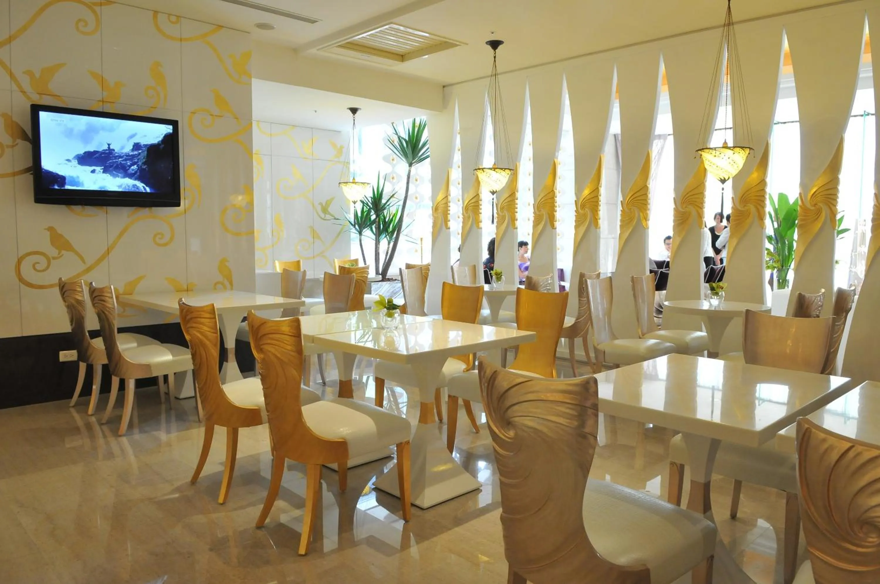 Restaurant/places to eat in Monarch Skyline Hotel-Near Taimall