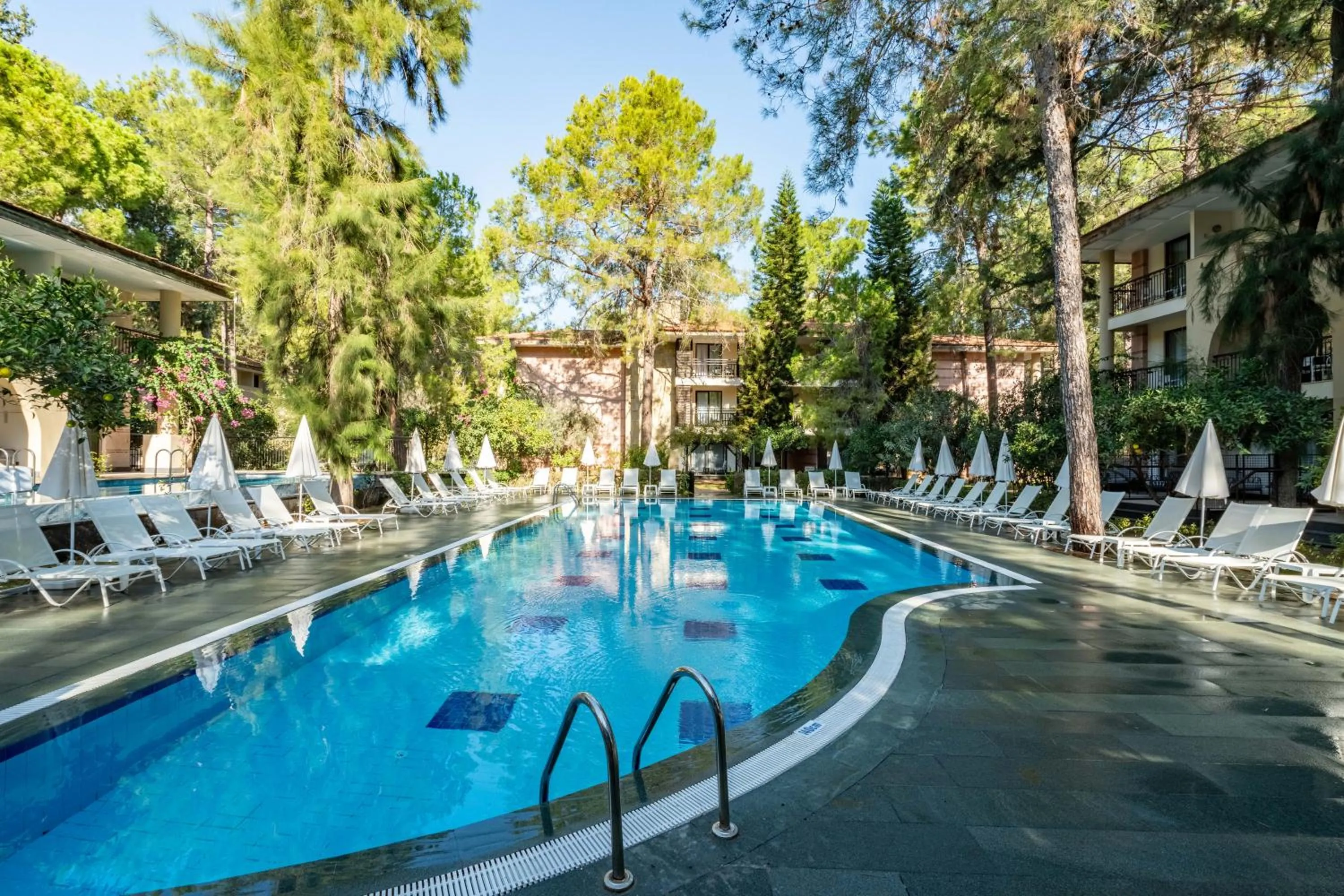 Swimming pool in Champion Holiday Village