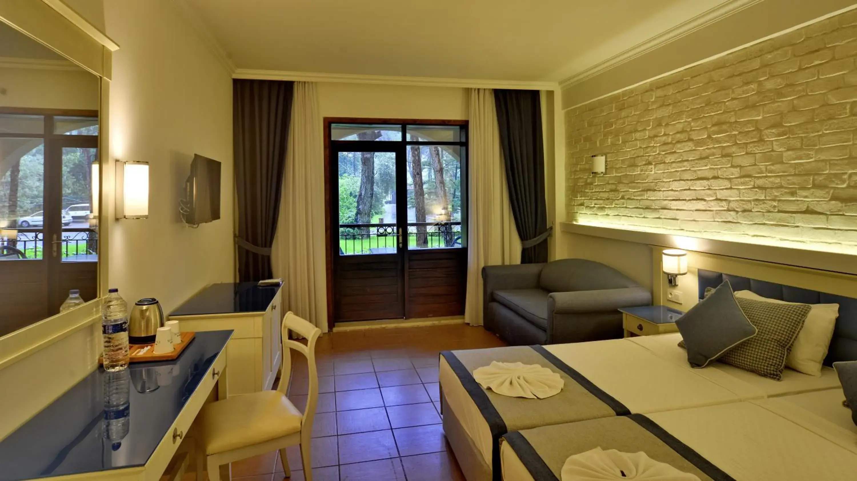 Standard Twin Room in Champion Holiday Village Standard Twin Room in Champion Holiday Village