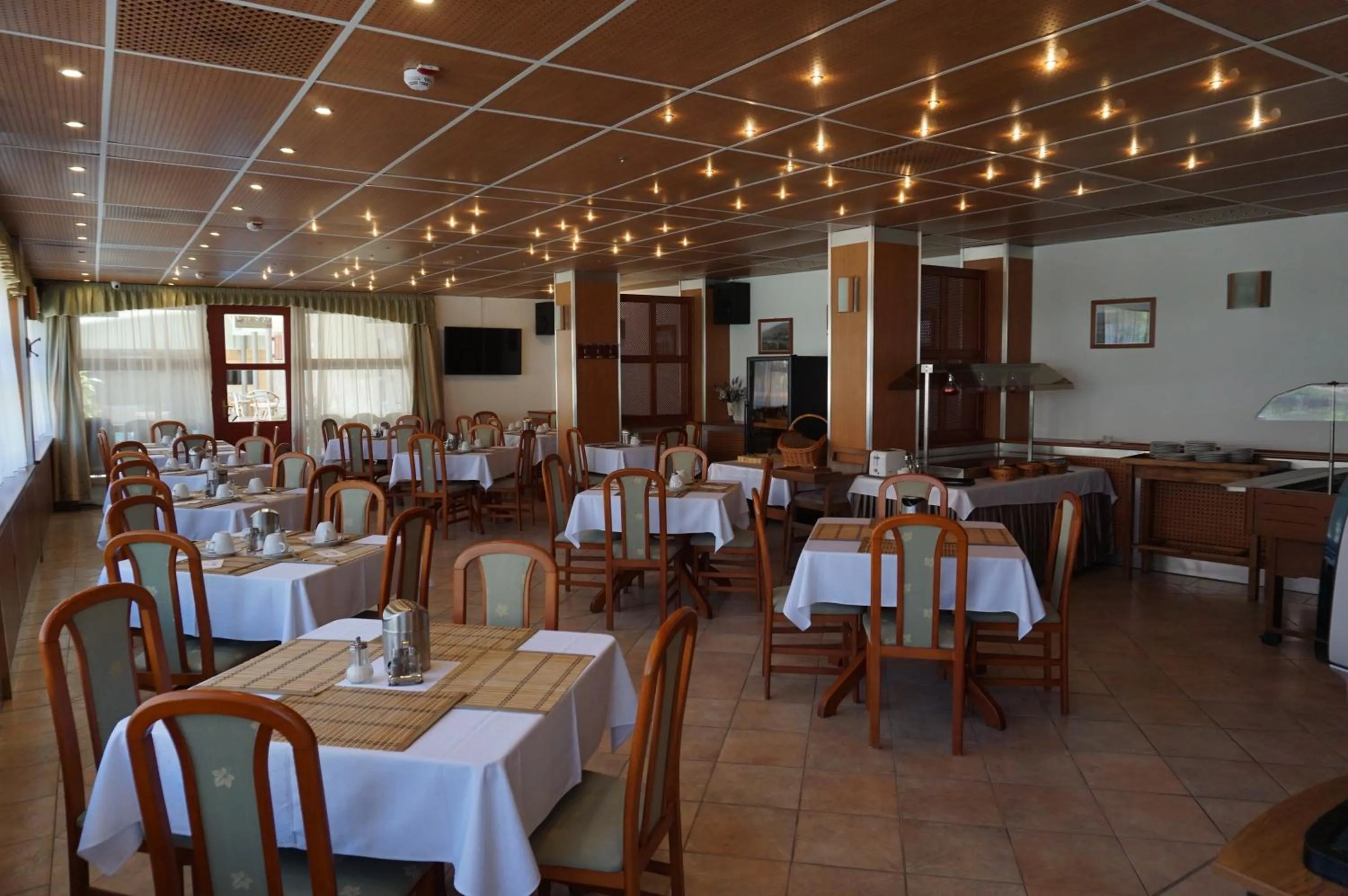 Restaurant/places to eat in Toldi Fogadó