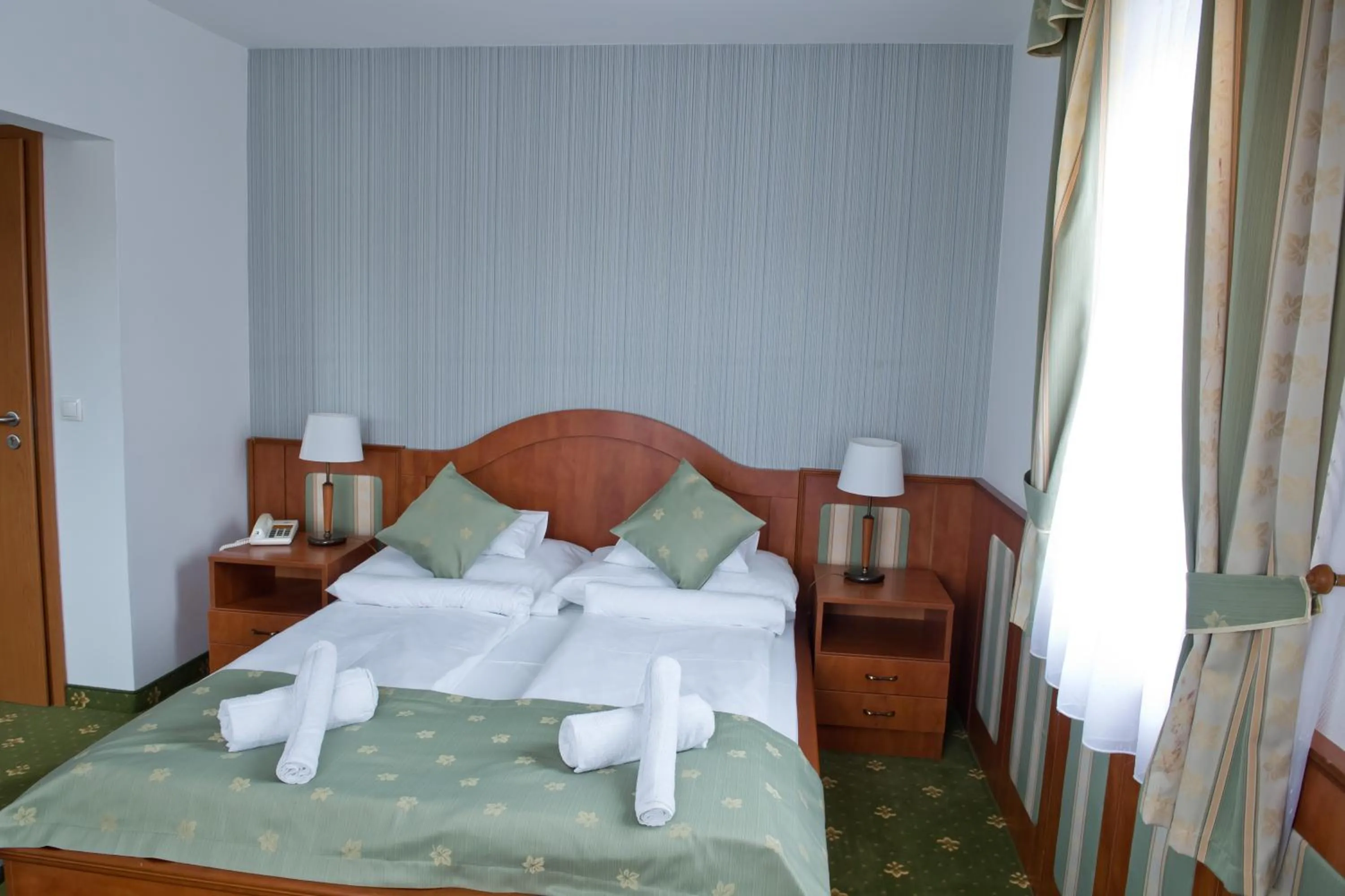 Photo of the whole room, Bed in Toldi Fogadó