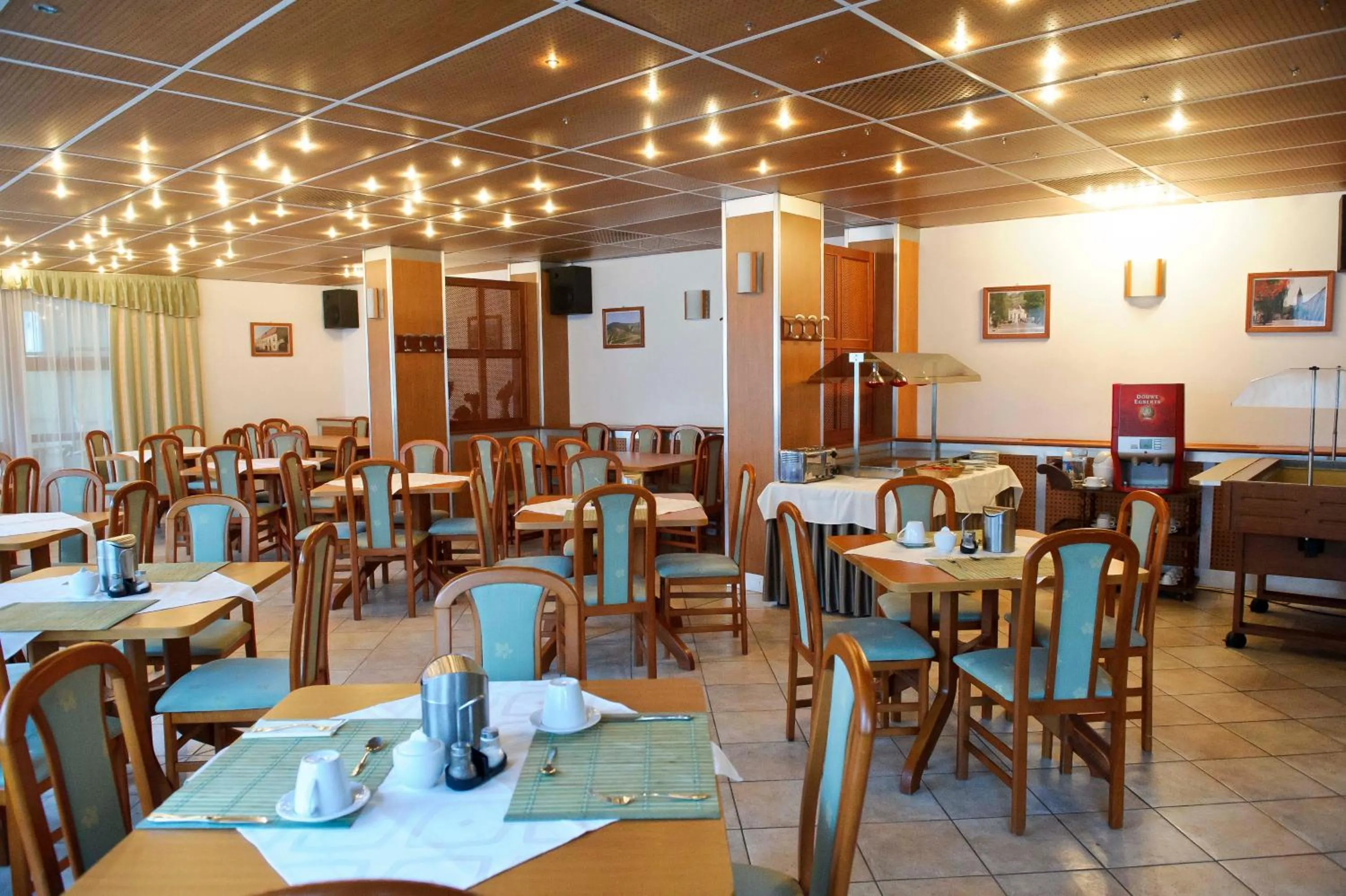 Restaurant/places to eat in Toldi Fogadó