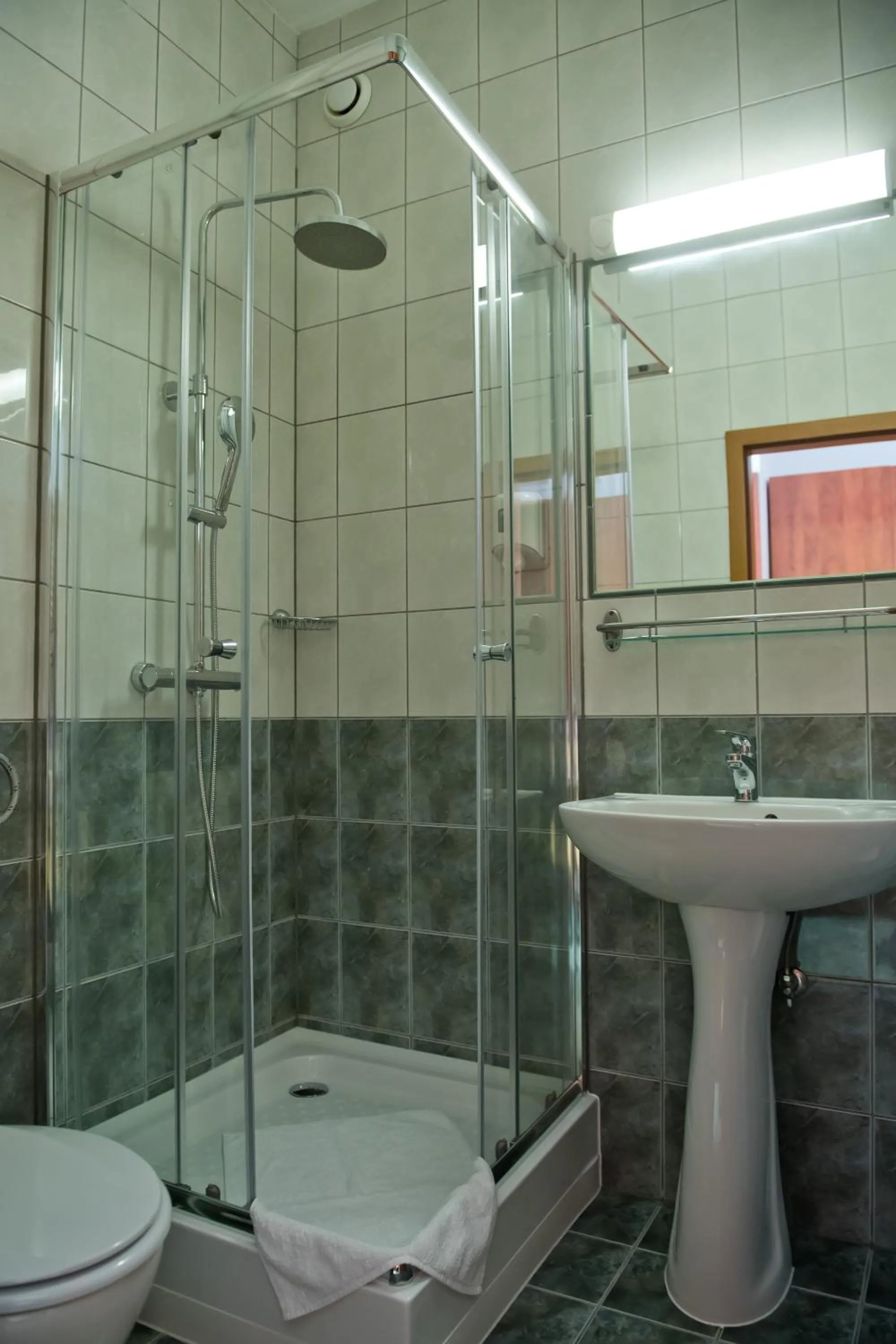 Bathroom in Toldi Fogadó