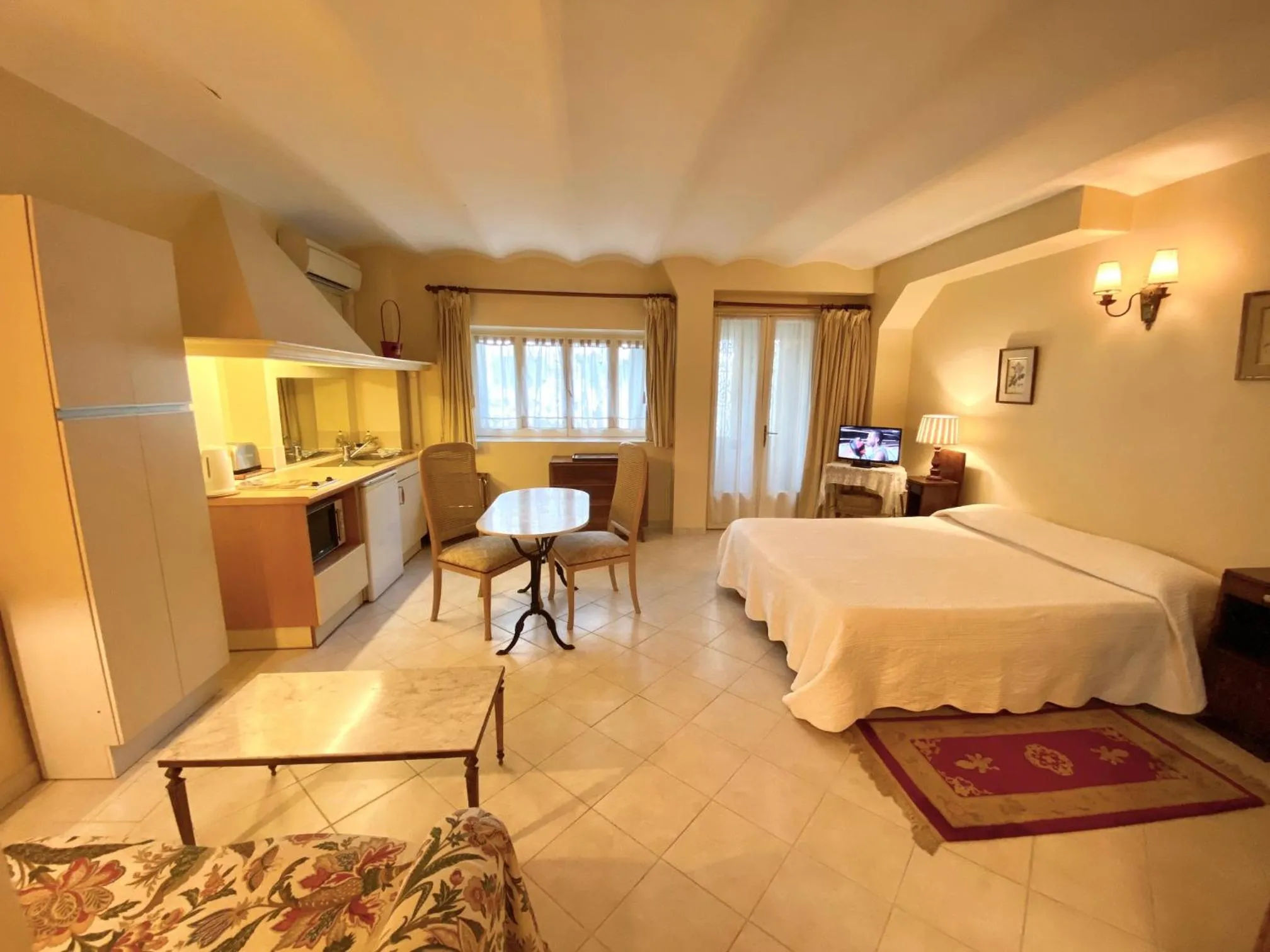 Photo of the whole room, Bed in Résidence La Villa Léonie