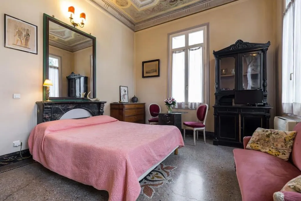 Photo of the whole room, Bed in Résidence La Villa Léonie