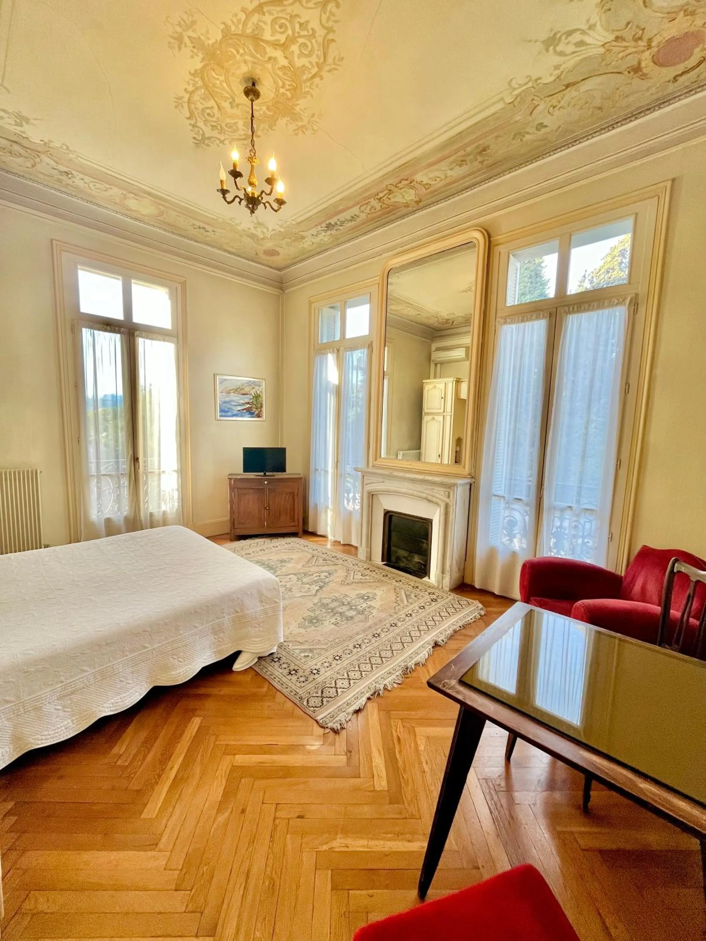 Photo of the whole room, Bed in Résidence La Villa Léonie