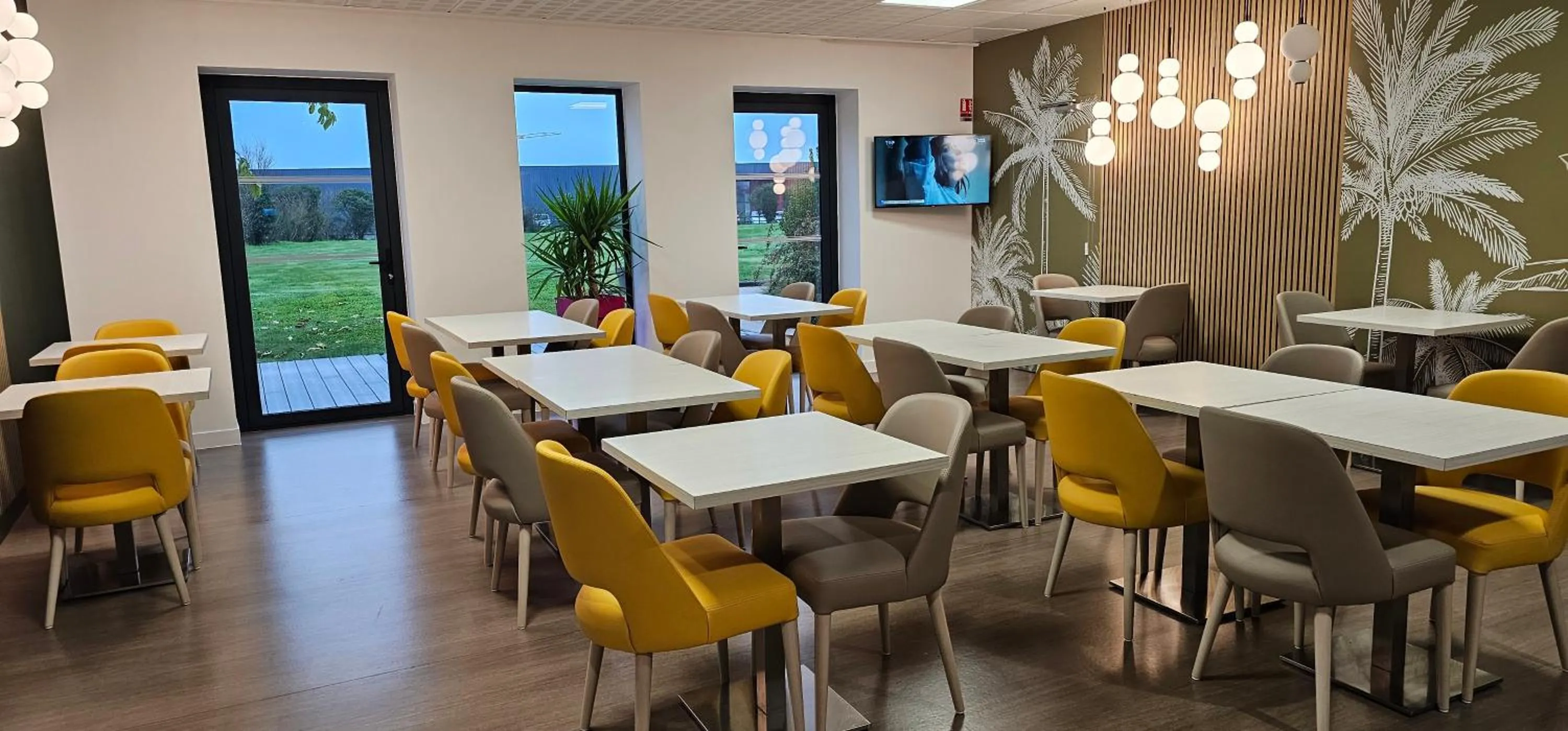 Buffet breakfast in Brit Hotel Vendée Mer