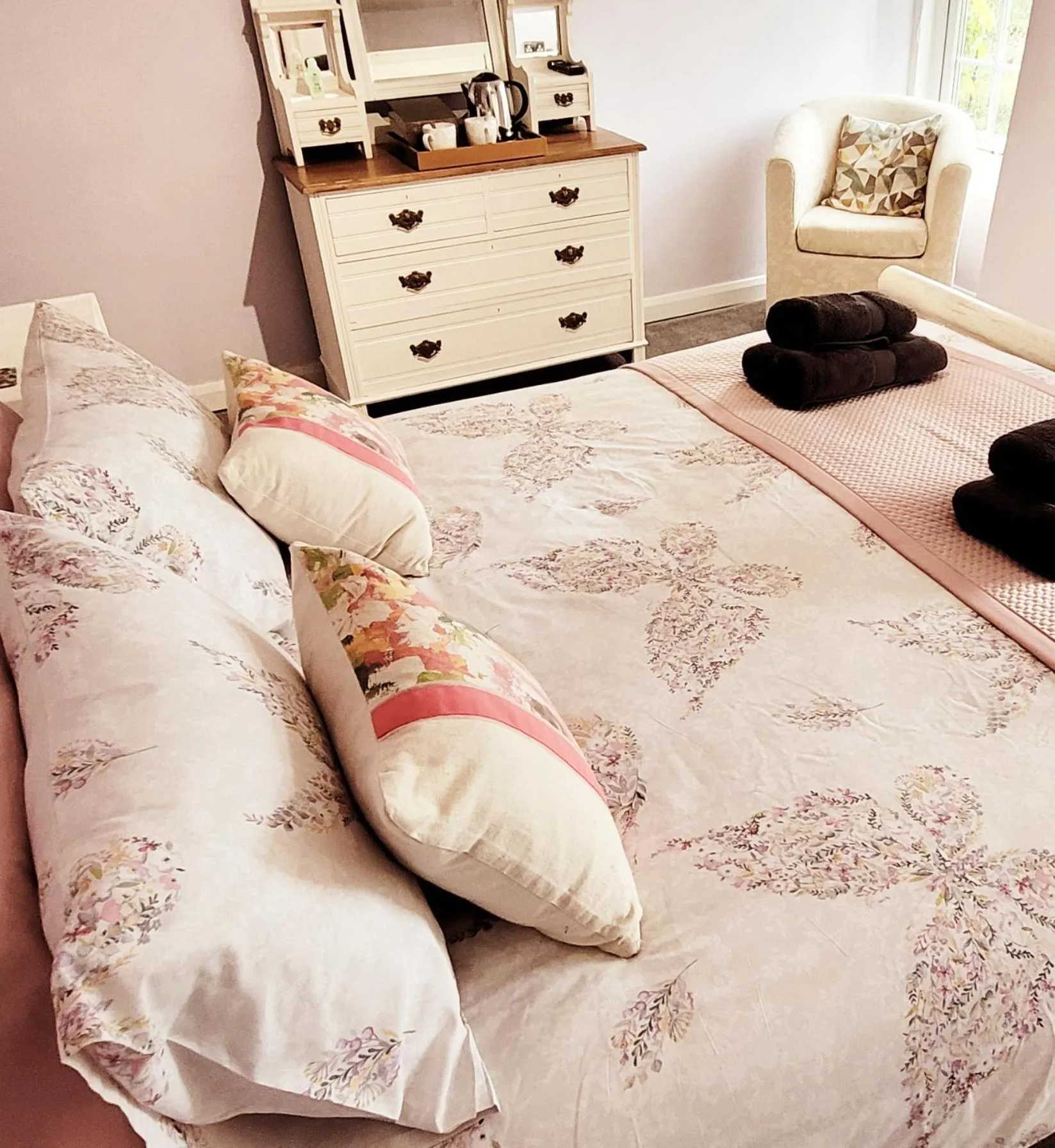 Bedroom, Bed in Kingsley Cottage