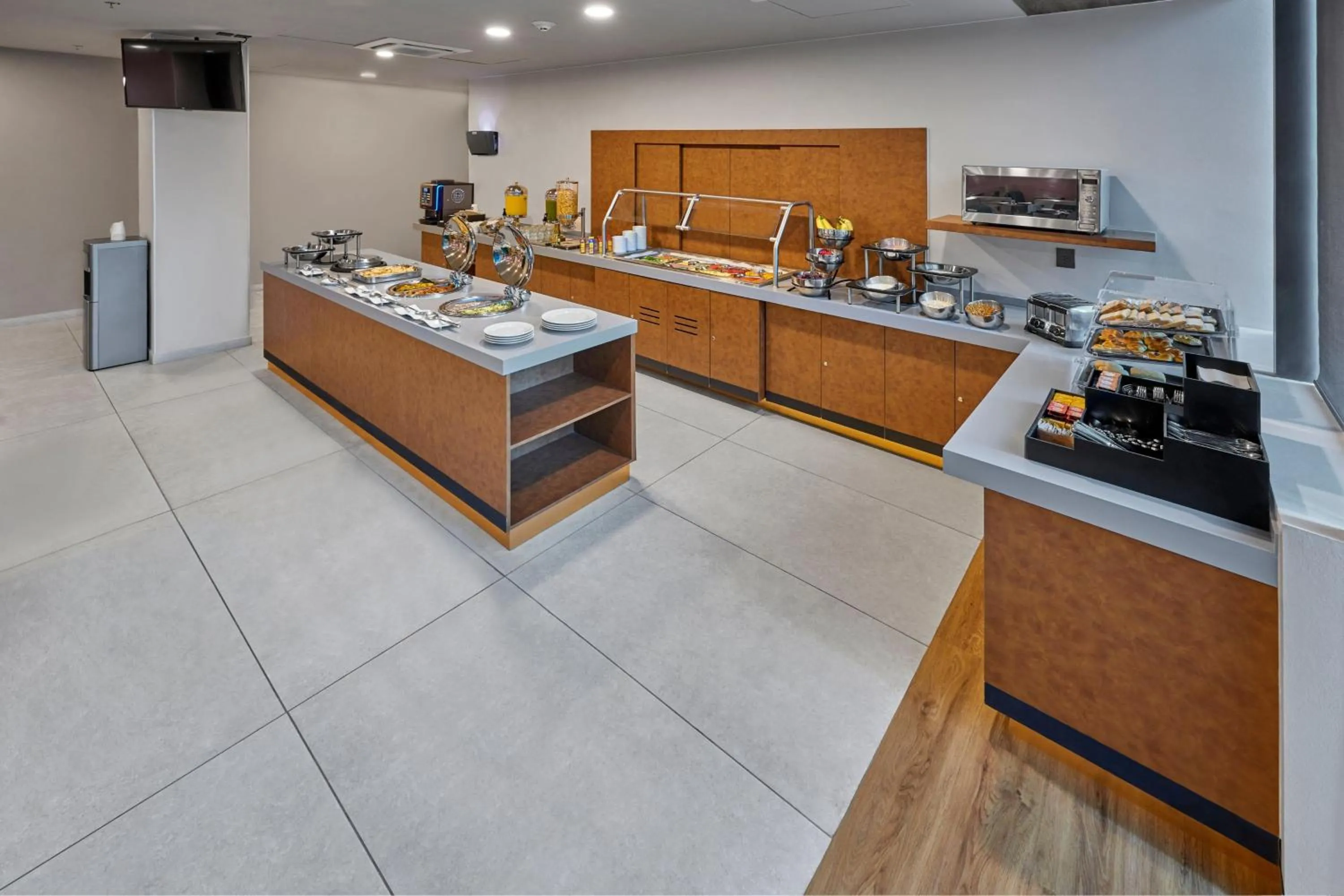 Restaurant/places to eat in City Express Plus by Marriott Merida