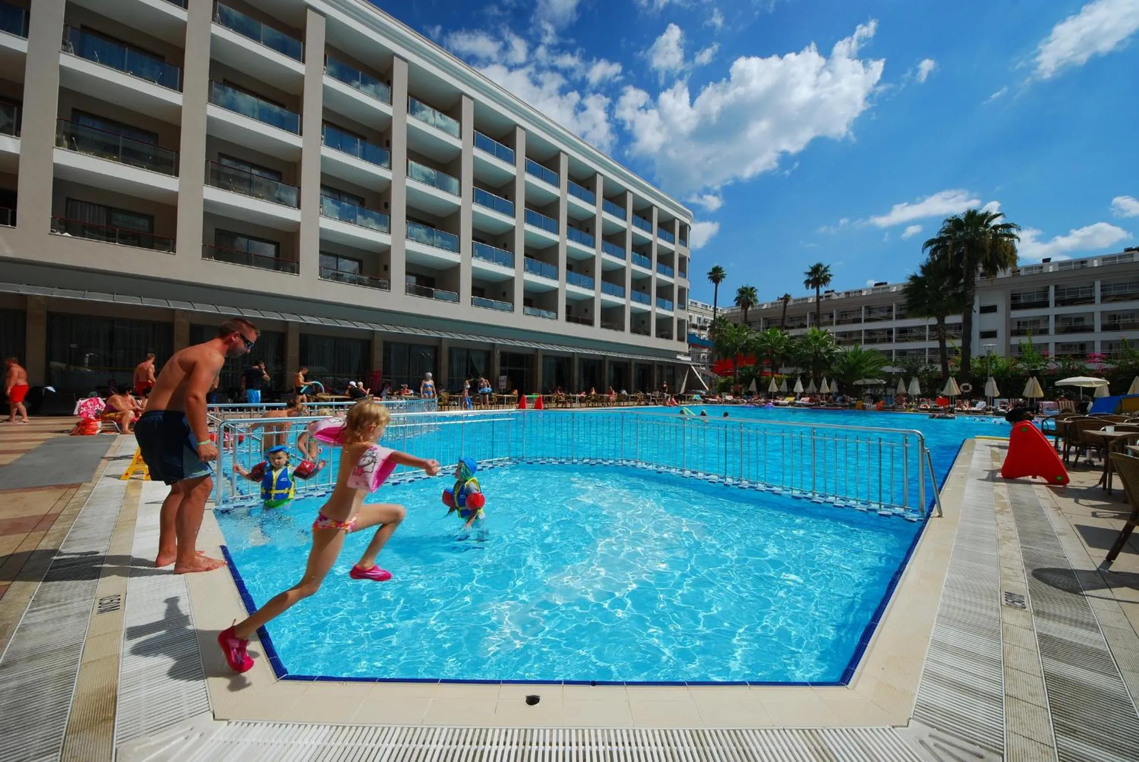 Swimming pool in Pasa Beach Hotel
