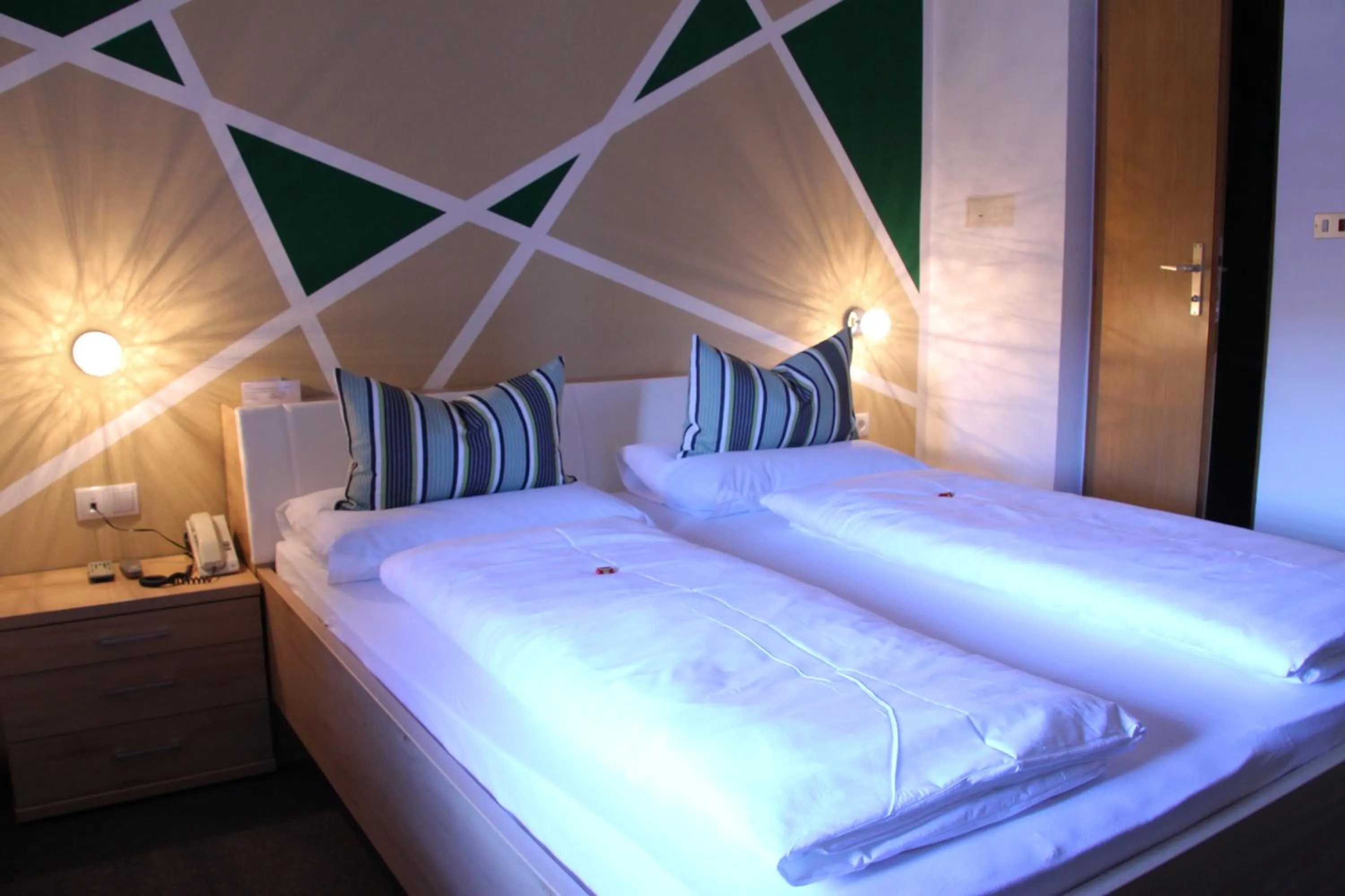 Photo of the whole room, Bed in Garni Brunnenhof