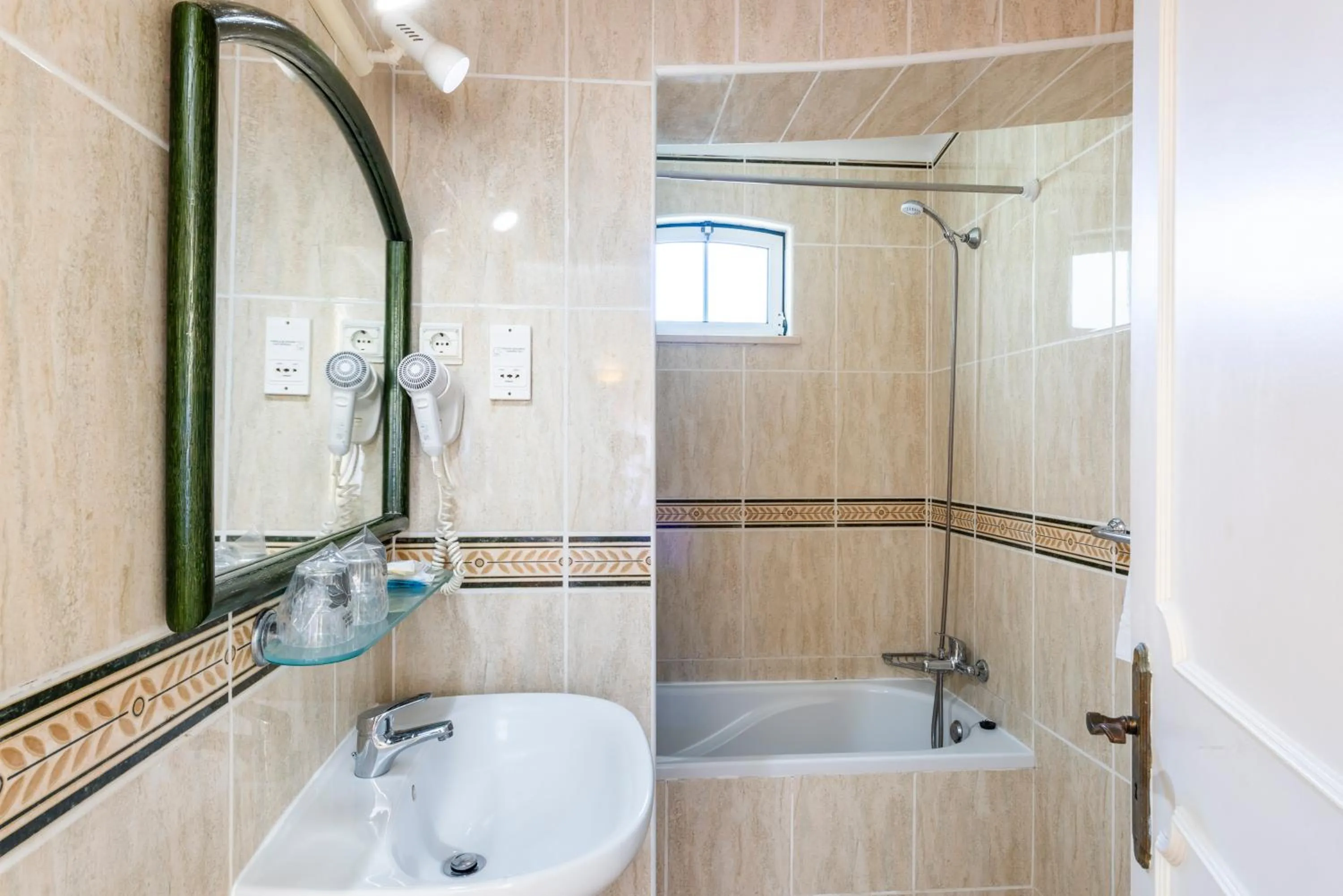 Toilet in Hotel Pinhal do Sol