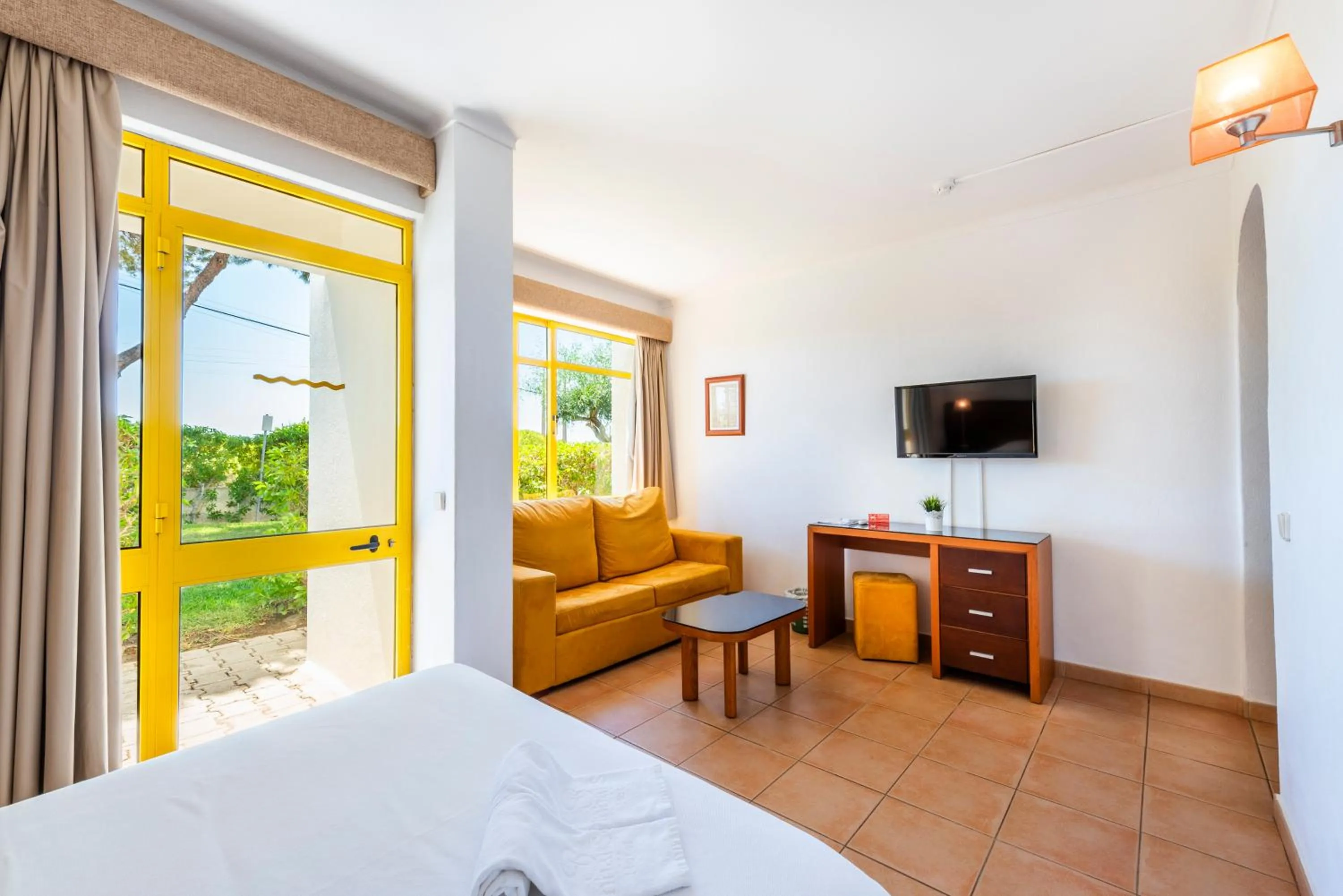 Bedroom, Bed in Hotel Pinhal do Sol