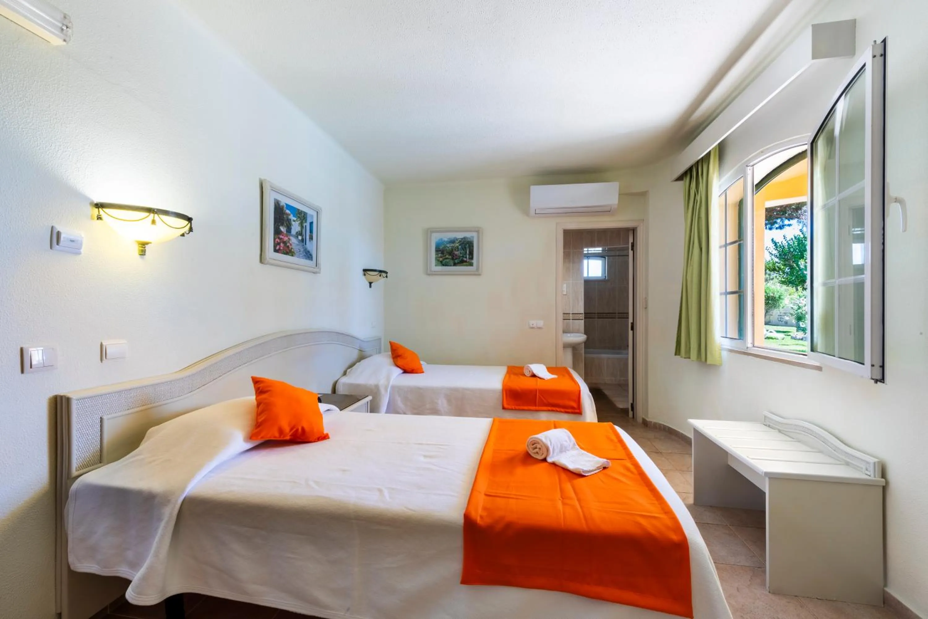 Bedroom, Bed in Hotel Pinhal do Sol