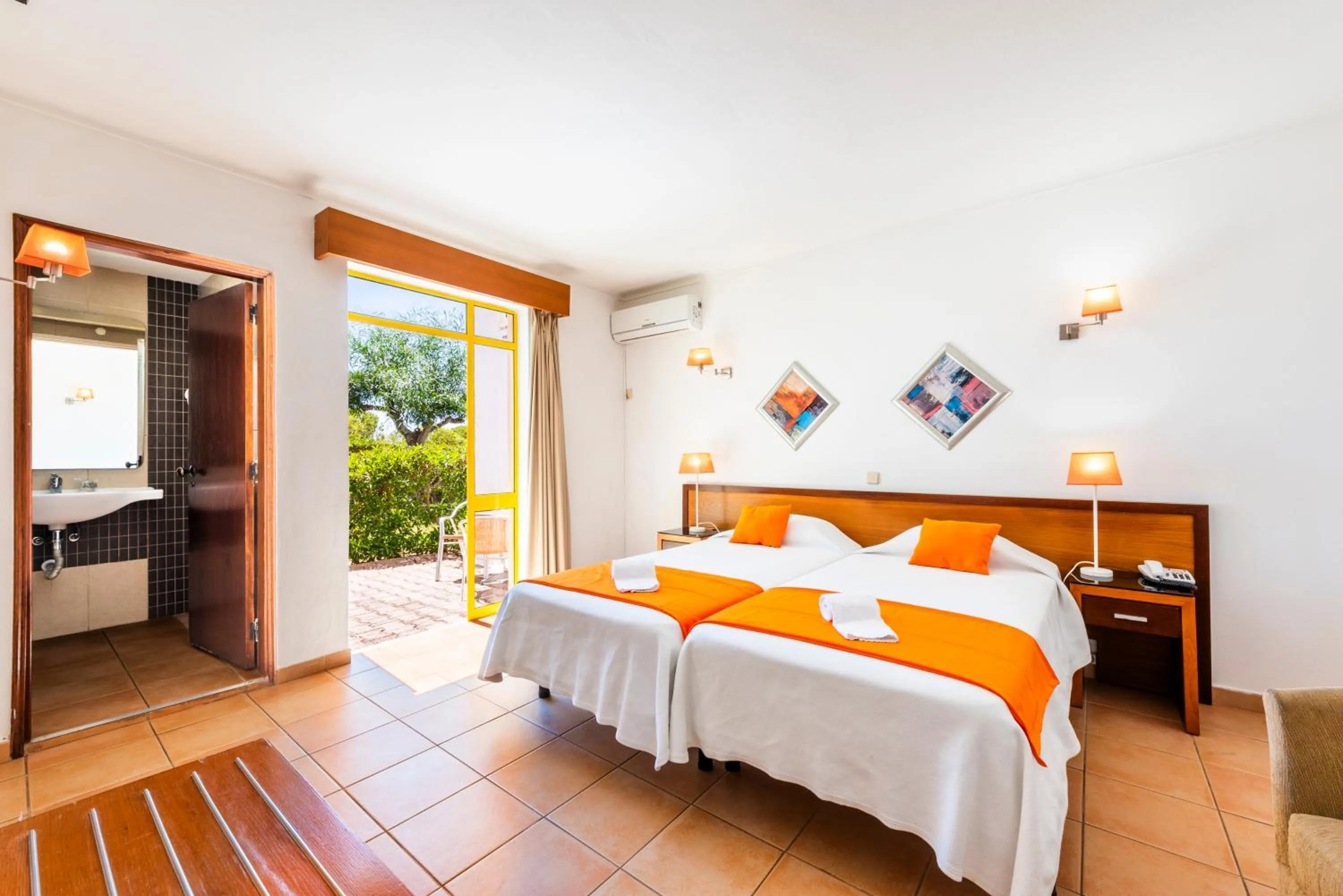 Bedroom, Bed in Hotel Pinhal do Sol