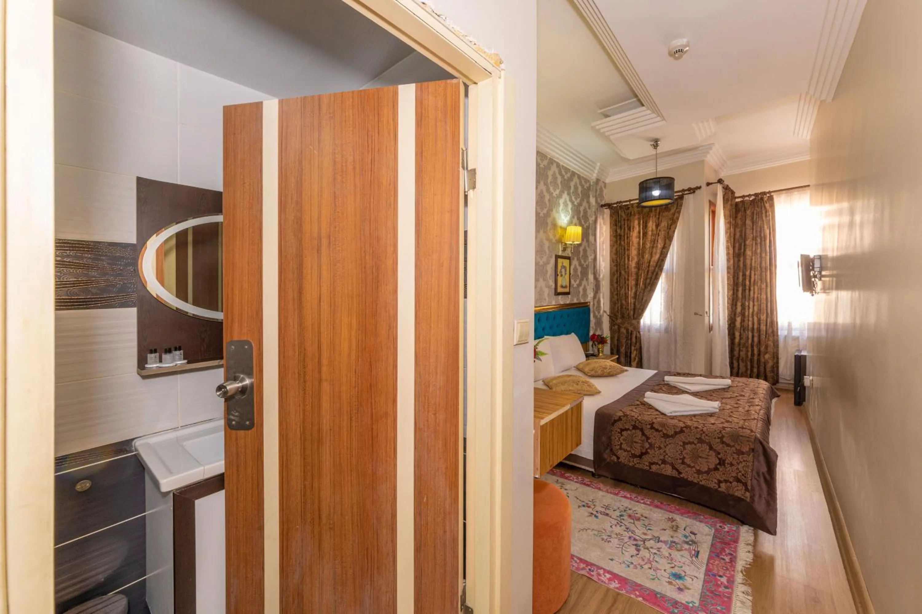 Photo of the whole room, Bed in Ista Palace Hotel