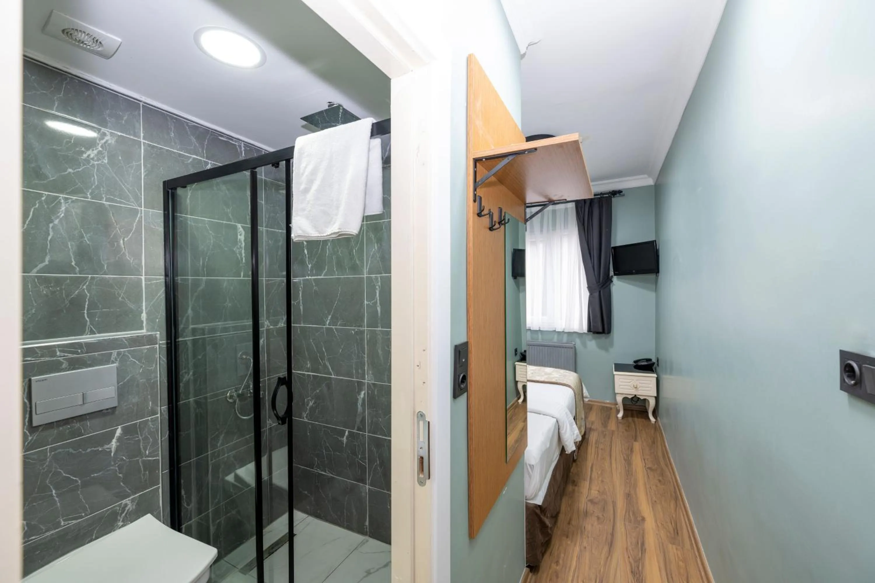 Shower in Ista Palace Hotel