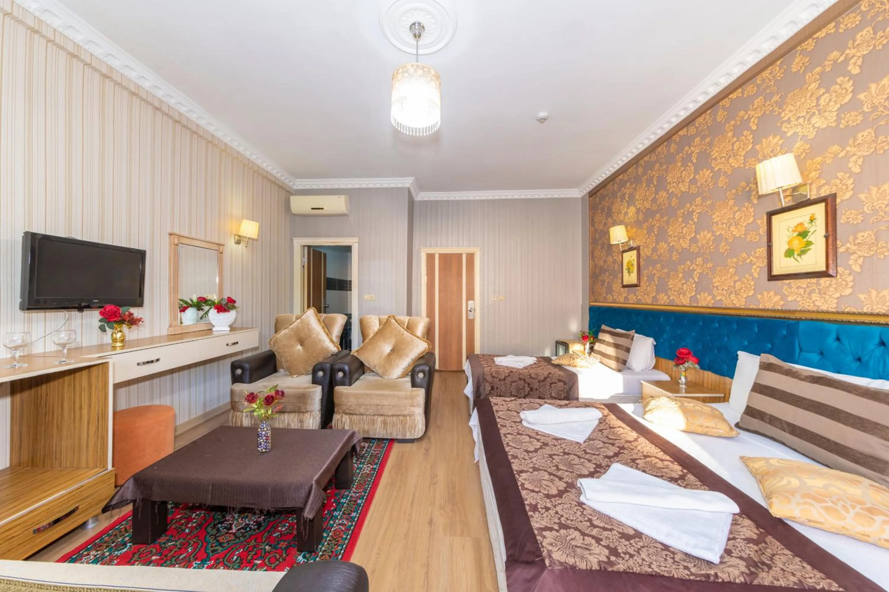 TV and multimedia in Ista Palace Hotel