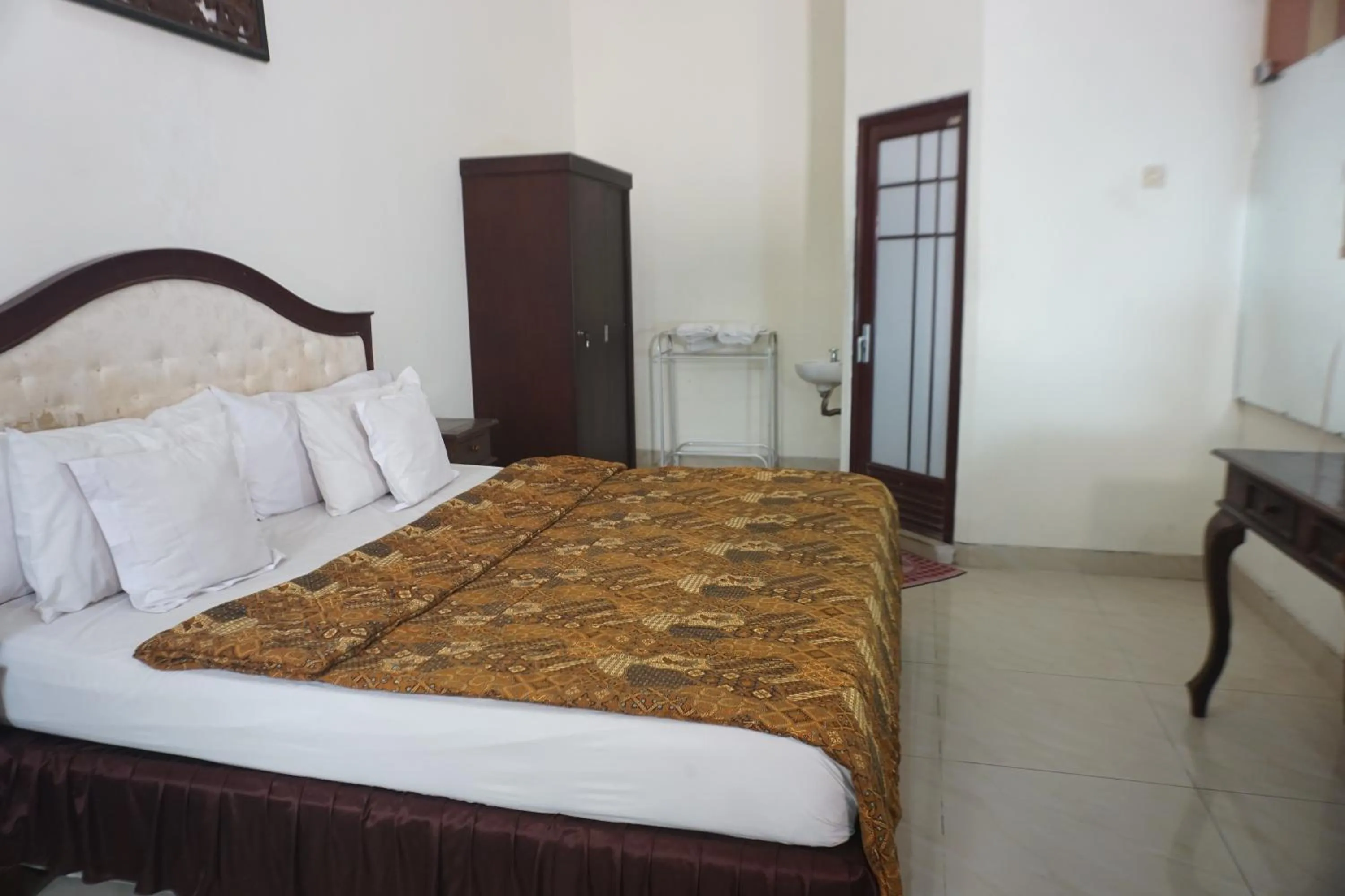 Economy Double Room in Hotel Laweyan Solo