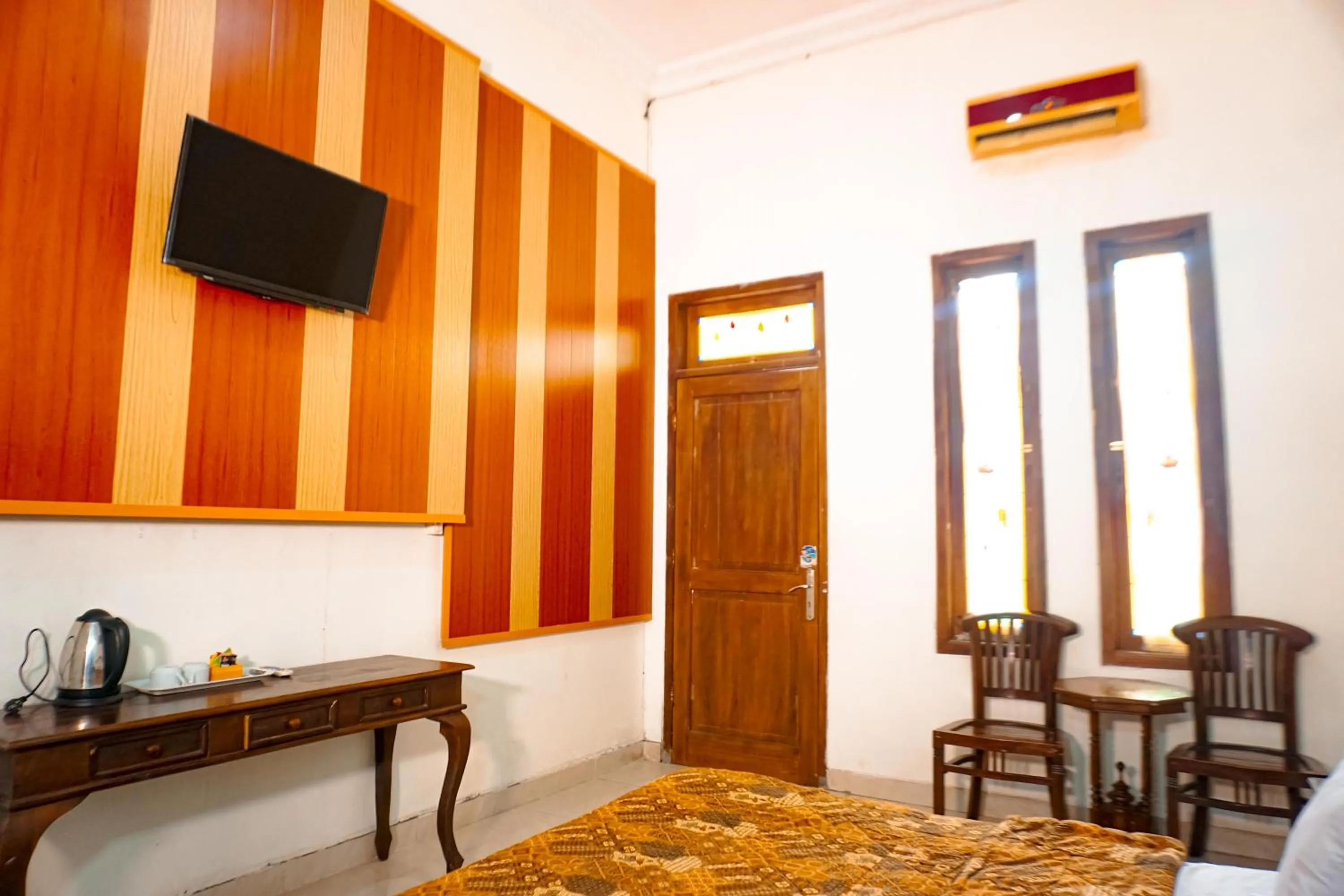 TV and multimedia in Hotel Laweyan Solo