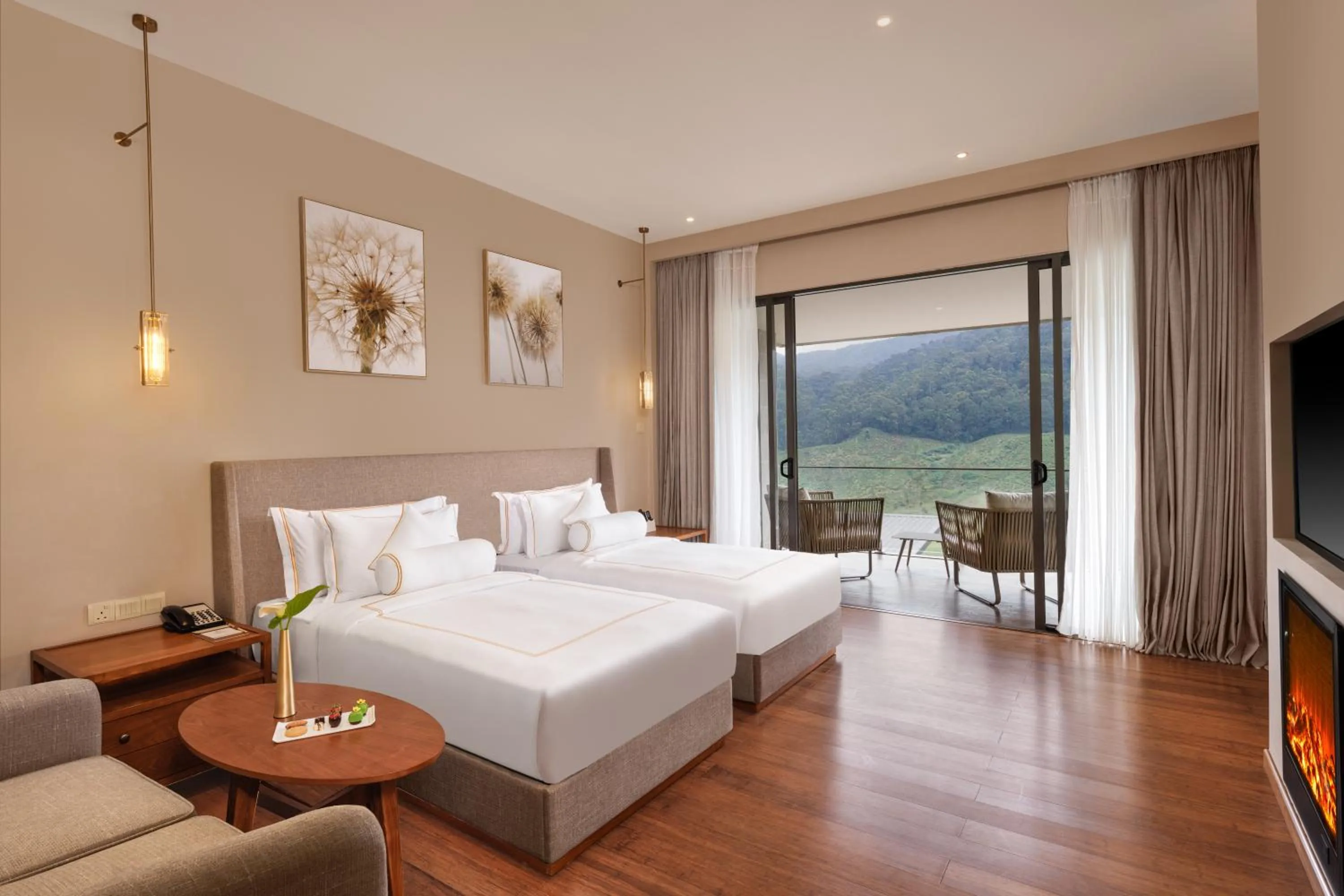 Bed in The Golden Ridge Hotel