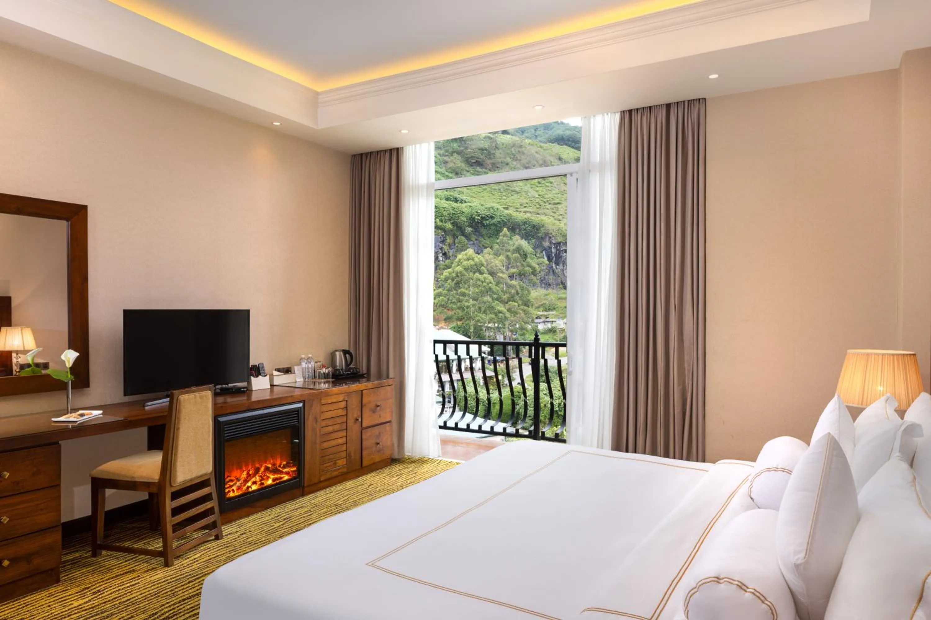 TV and multimedia, Bed in The Golden Ridge Hotel