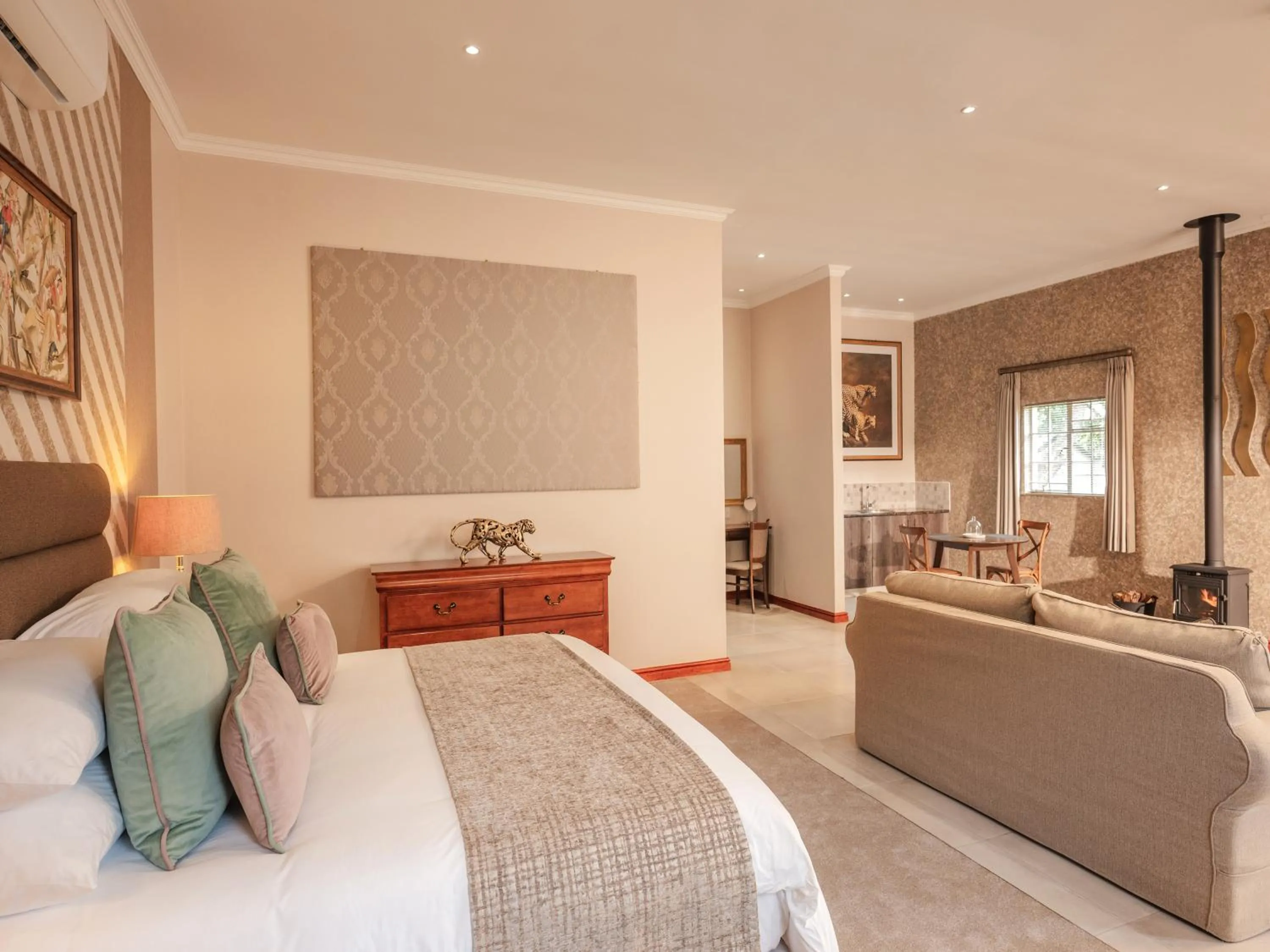 Living room, Bed in Monkey Thorn Lodge & Wellness Spa - Adults Only